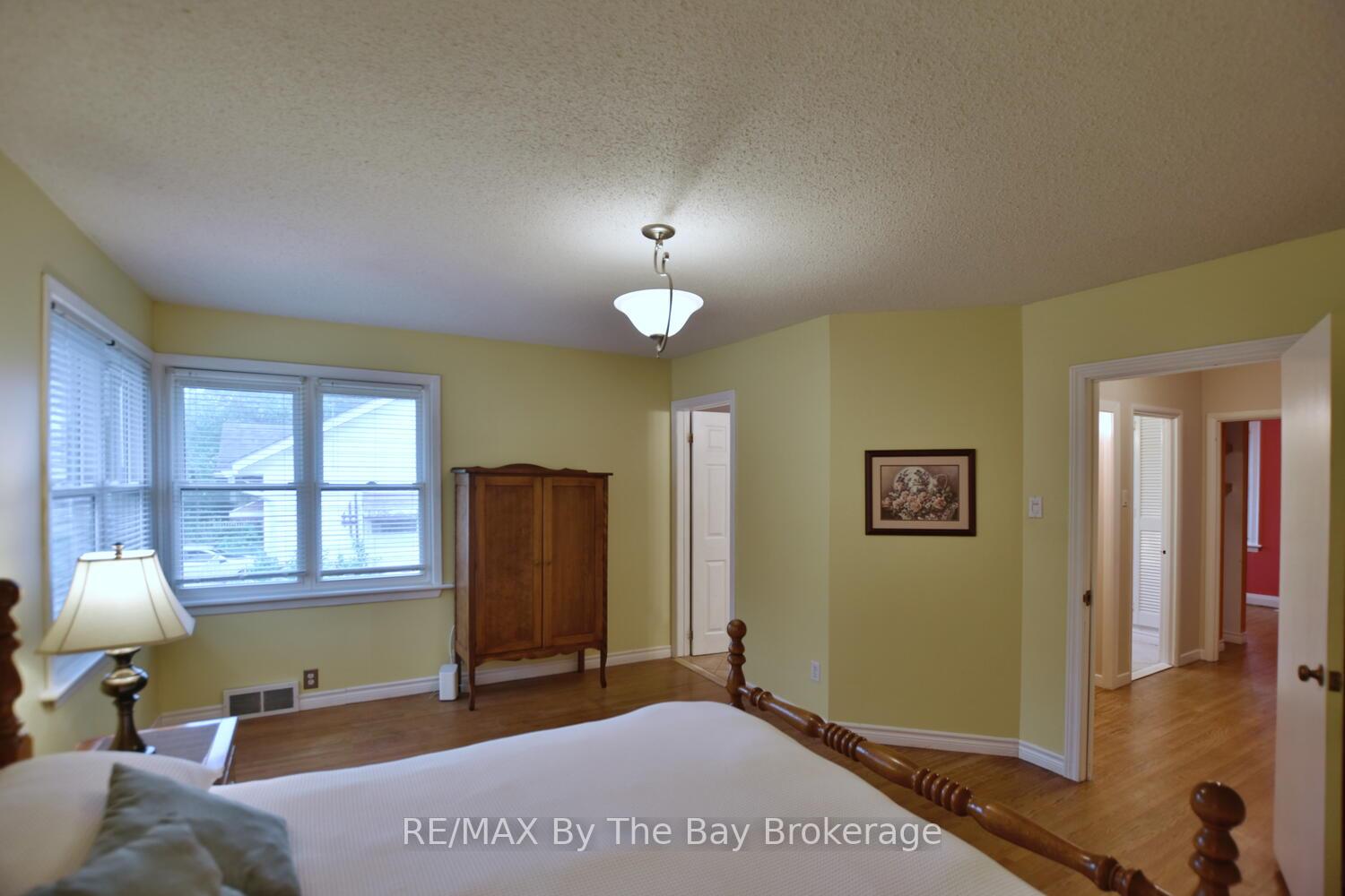 Photo 20 of 44 Peter Street, Springwater, Elmvale — HOMEH