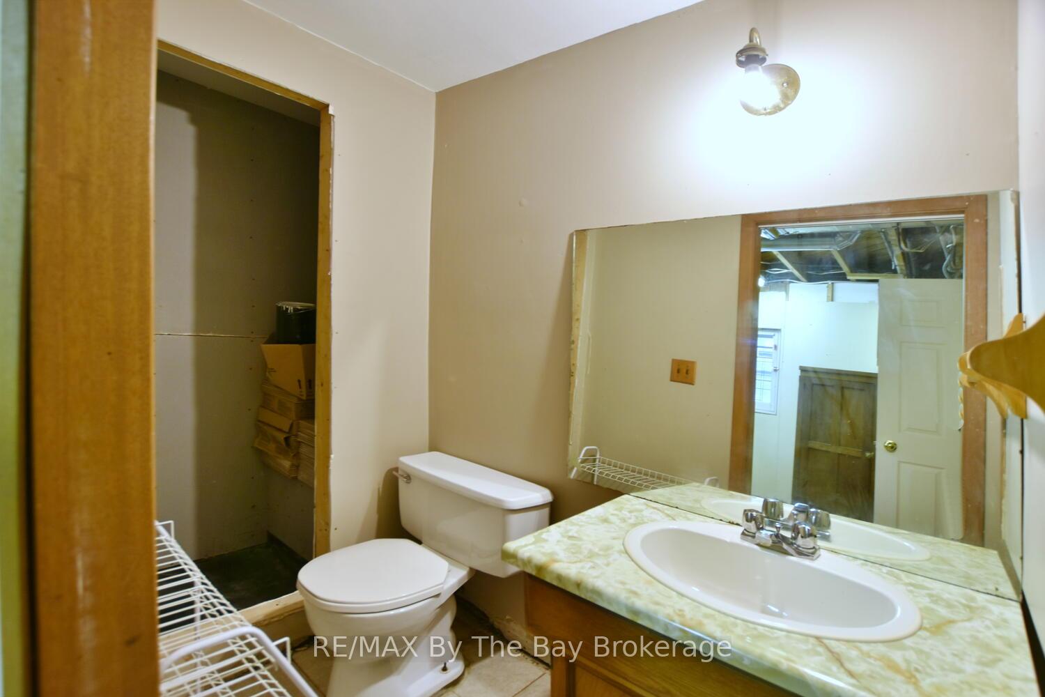 Photo 31 of 44 Peter Street, Springwater, Elmvale — HOMEH