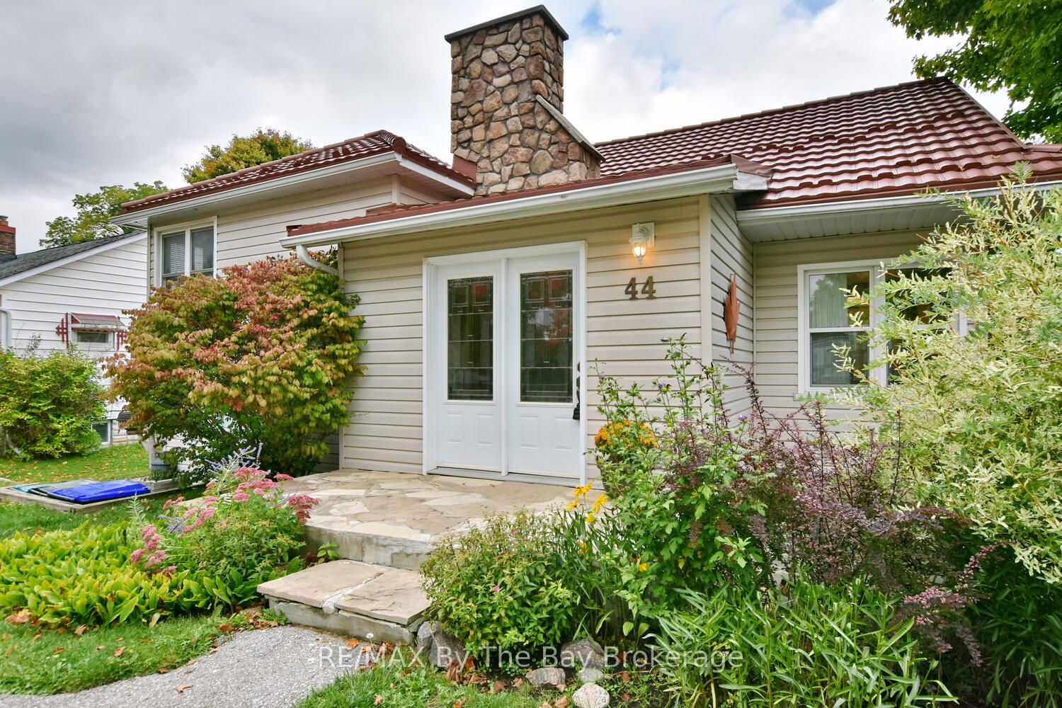 Photo 35 of 44 Peter Street, Springwater, Elmvale — HOMEH
