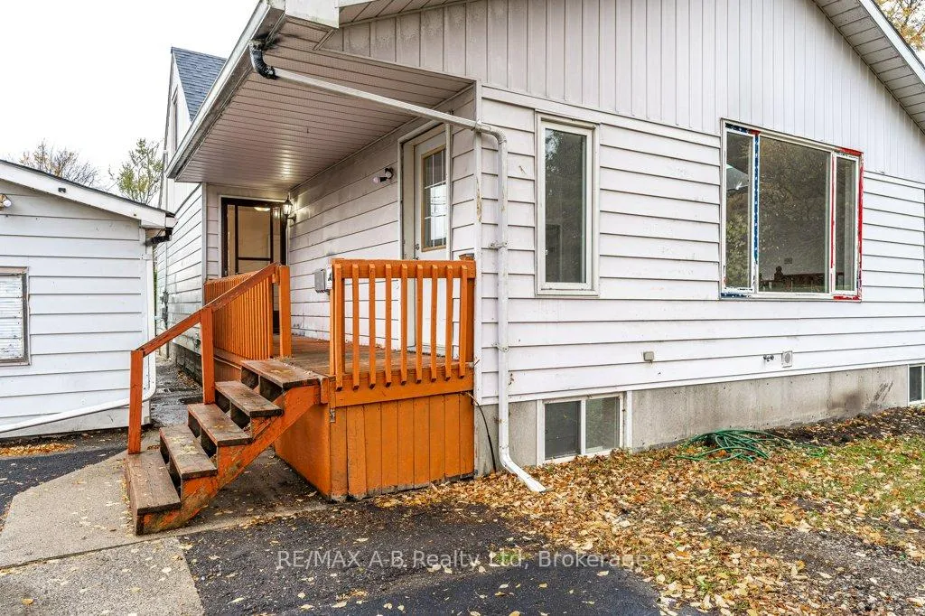 Photo 5 of 77 Pleasant Drive, Stratford — HOMEH