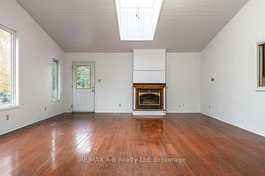 Photo 10 of 77 Pleasant Drive, Stratford — HOMEH