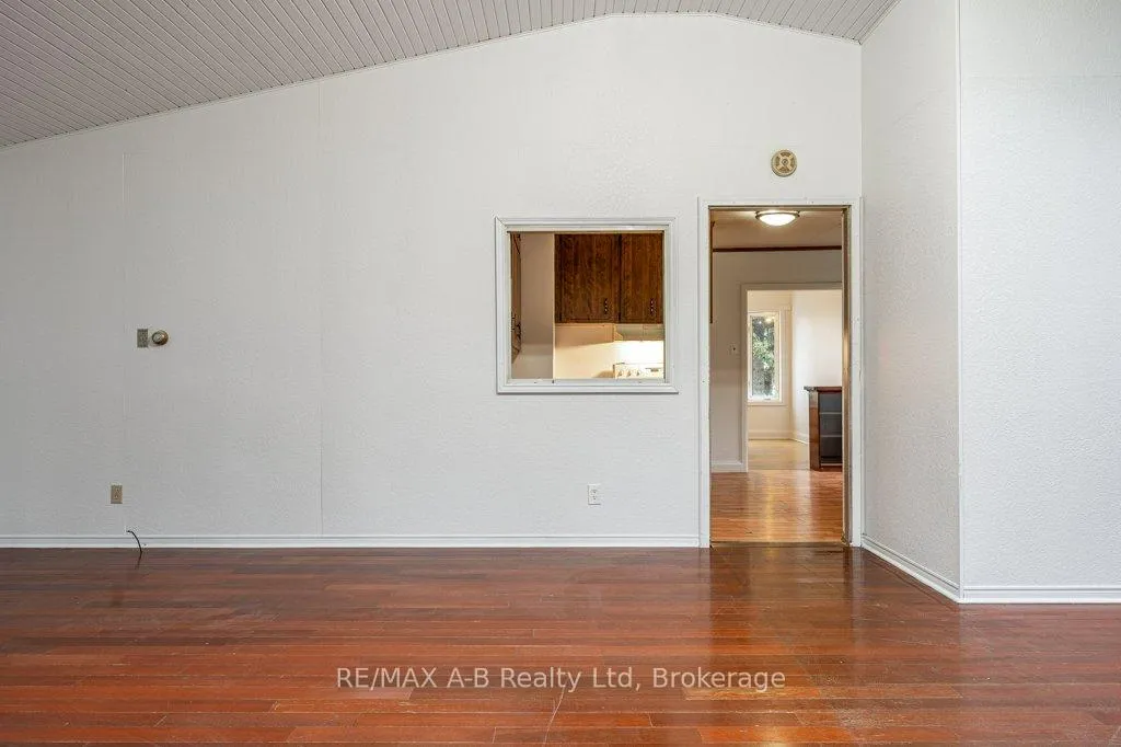 Photo 12 of 77 Pleasant Drive, Stratford — HOMEH