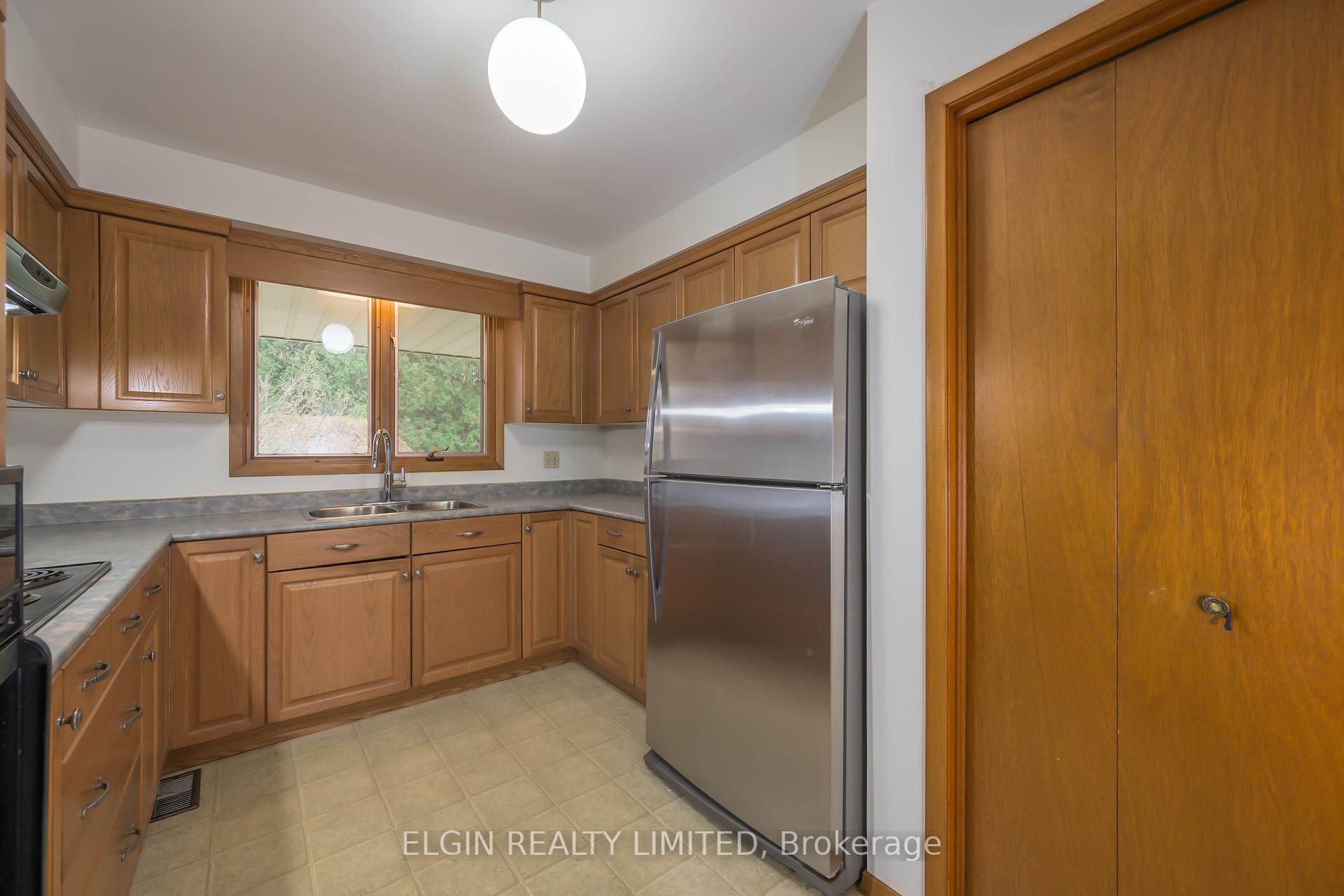 Photo 9 of 2 Oak Street, St. Thomas — HOMEH