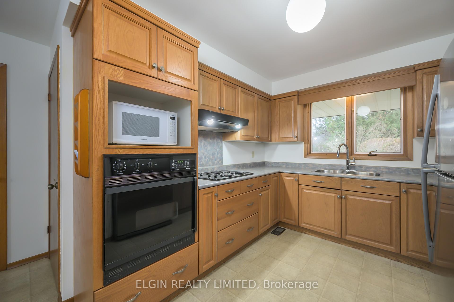 Photo 10 of 2 Oak Street, St. Thomas — HOMEH