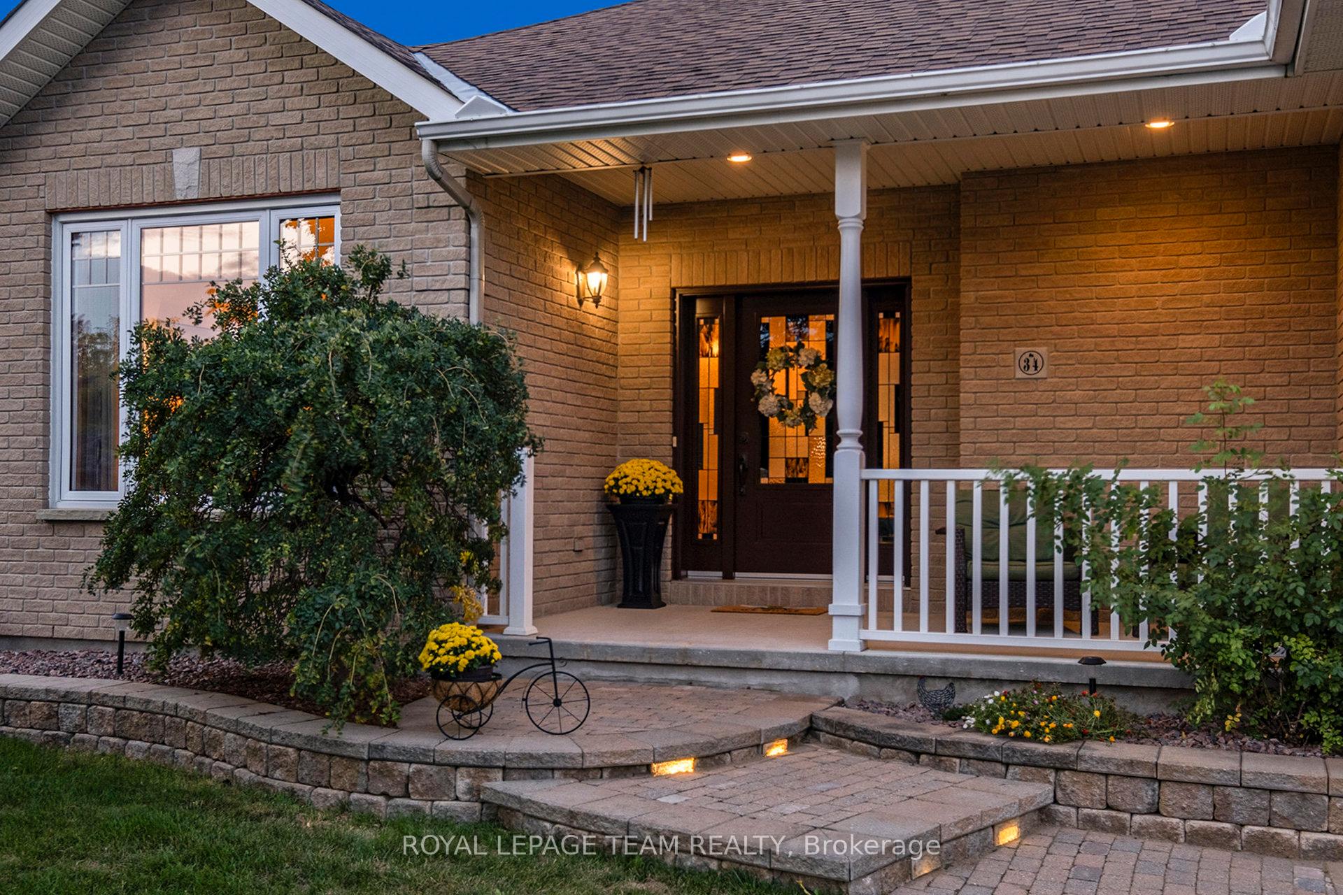 Photo 3 of 34 Rochelle Drive, Ottawa, Richmond — HOMEH