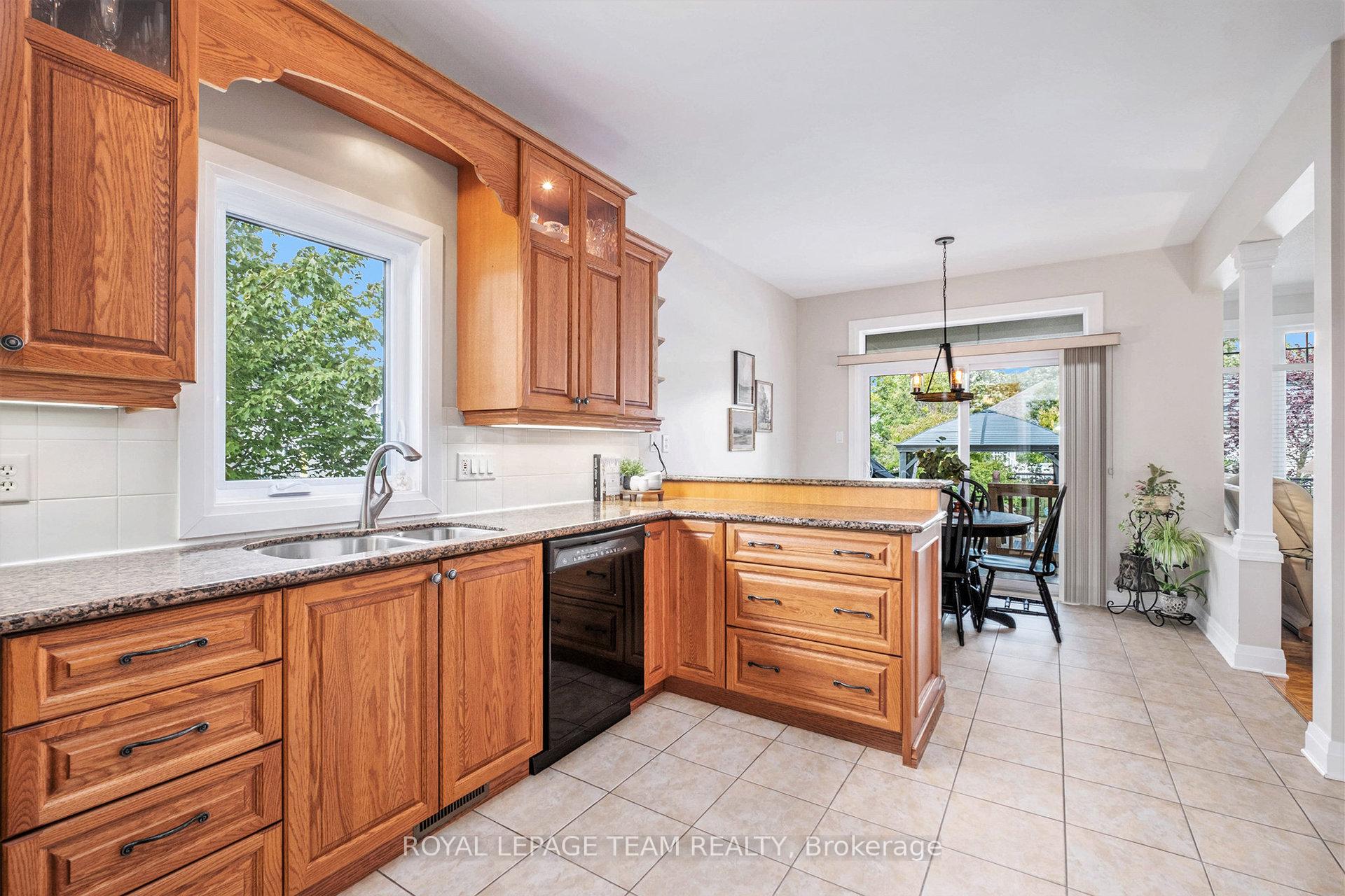 Photo 16 of 34 Rochelle Drive, Ottawa, Richmond — HOMEH
