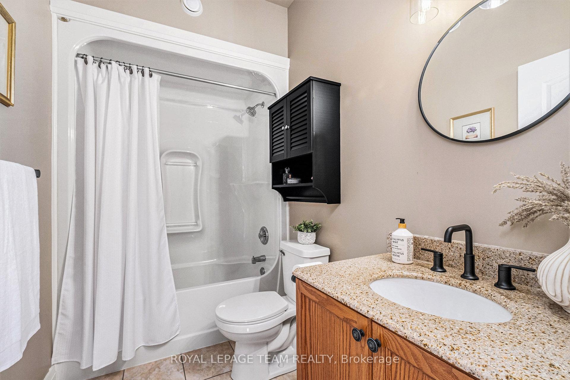 Photo 25 of 34 Rochelle Drive, Ottawa, Richmond — HOMEH