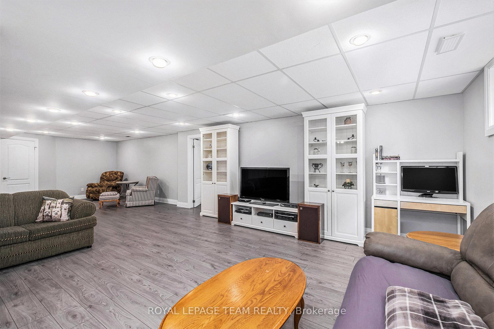 Photo 27 of 34 Rochelle Drive, Ottawa, Richmond — HOMEH