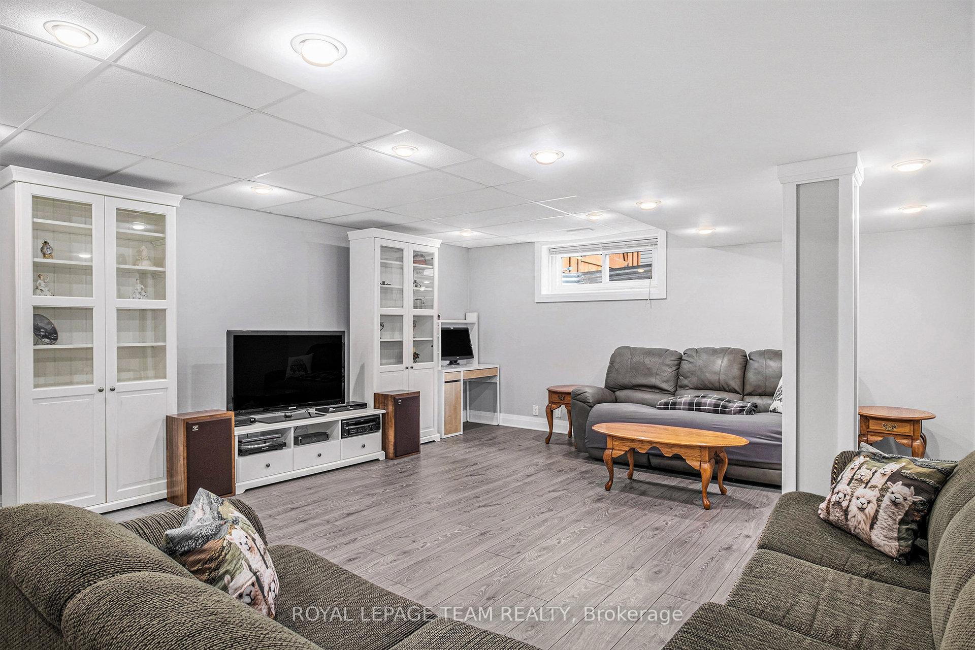 Photo 28 of 34 Rochelle Drive, Ottawa, Richmond — HOMEH
