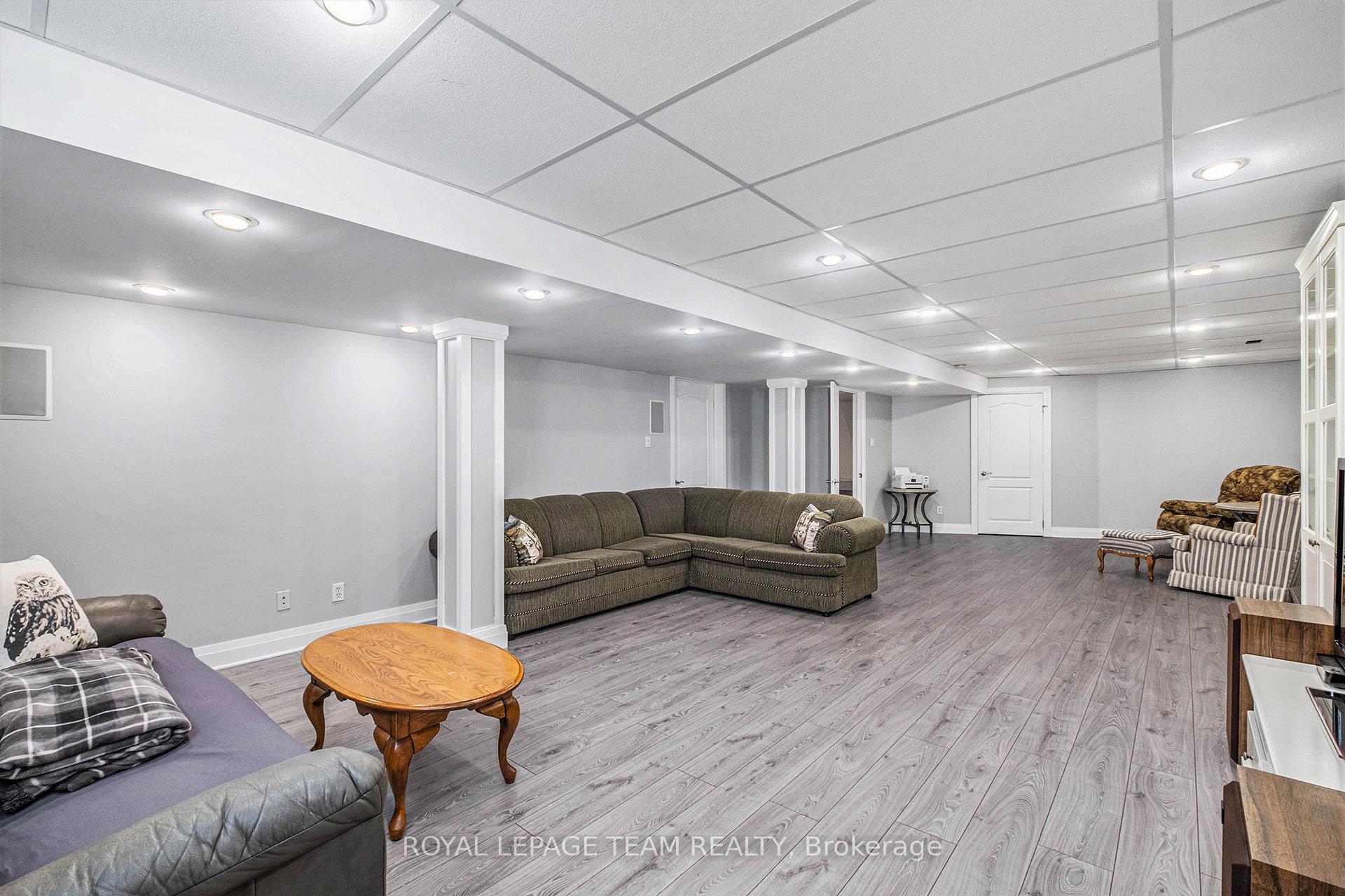 Photo 30 of 34 Rochelle Drive, Ottawa, Richmond — HOMEH
