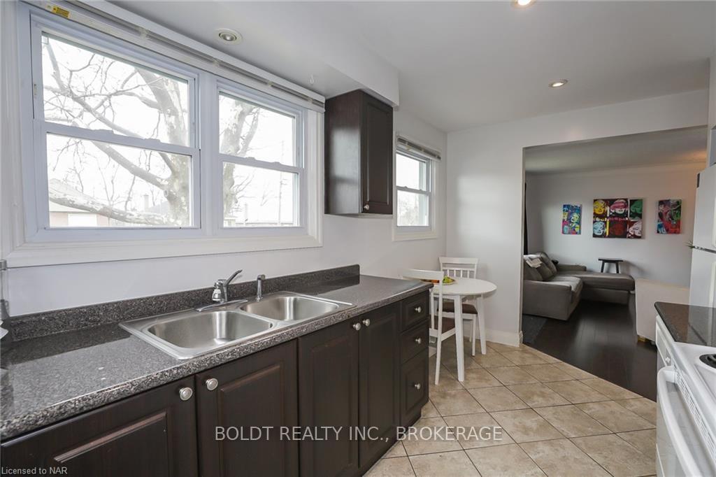 Photo 4 of 24 Prestwick Avenue, St. Catharines, Oakdale — HOMEH