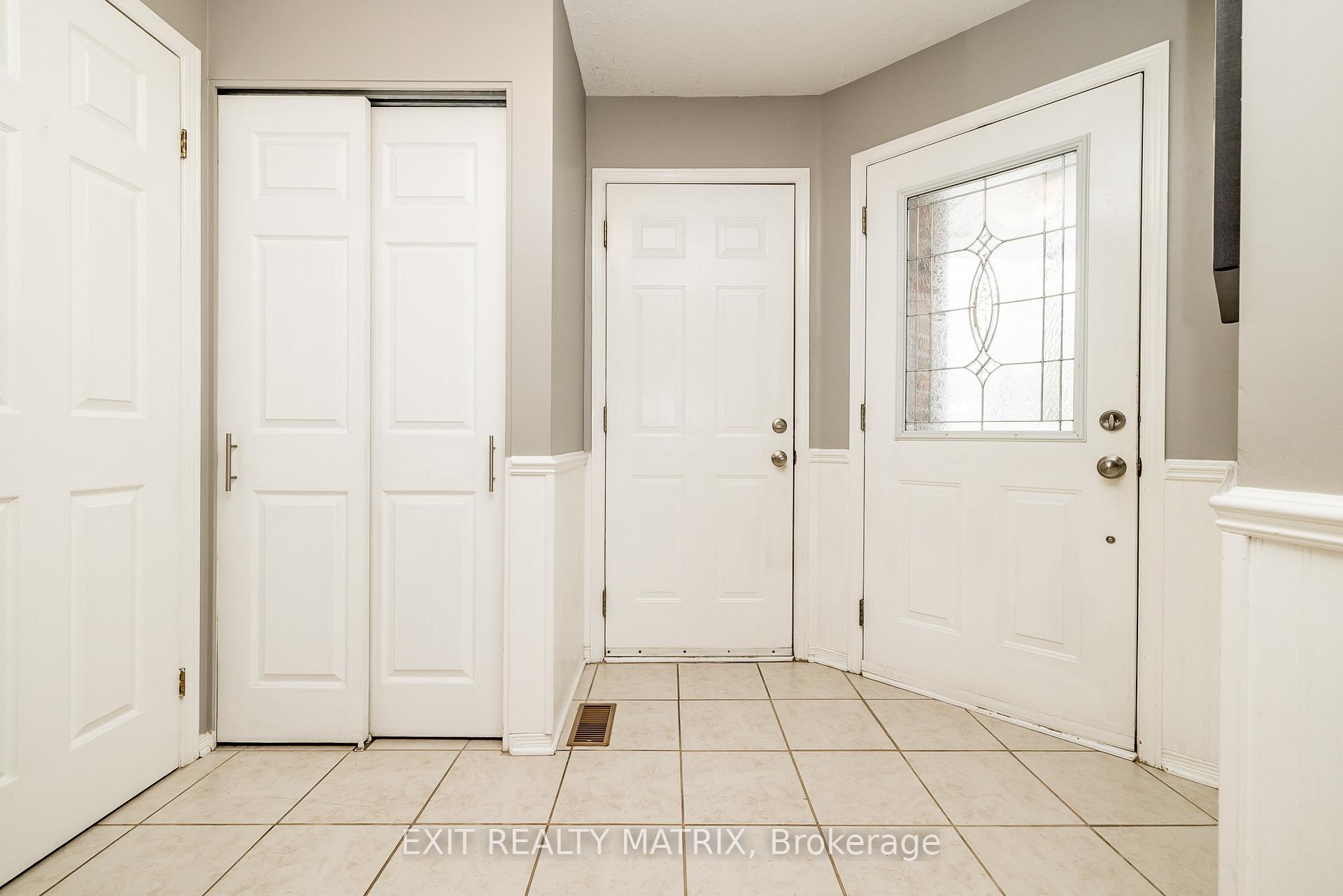 Photo 5 of 125 Whalings Circle N, Ottawa, Stittsville (Central) — HOMEH