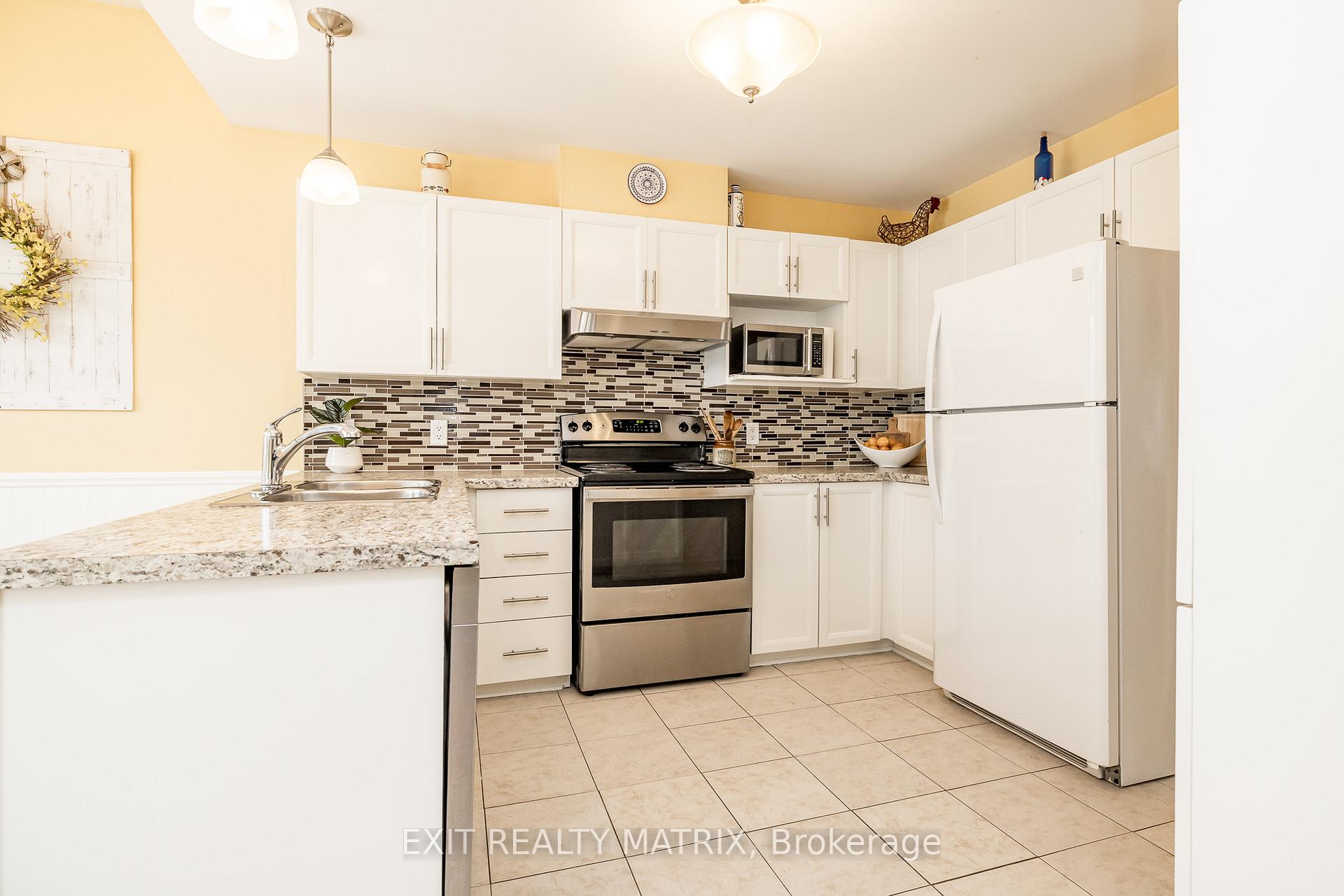 Photo 15 of 125 Whalings Circle N, Ottawa, Stittsville (Central) — HOMEH