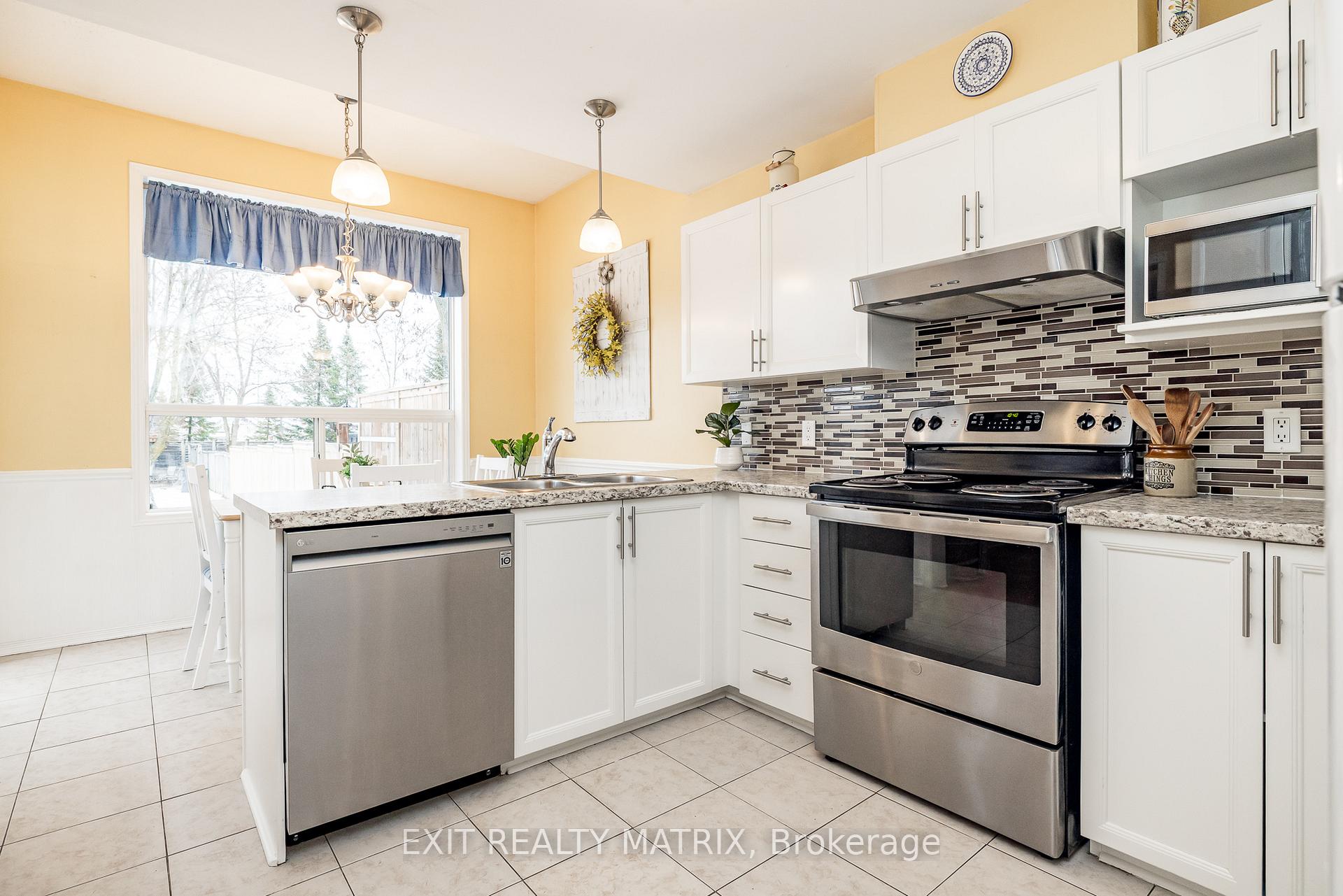 Photo 16 of 125 Whalings Circle N, Ottawa, Stittsville (Central) — HOMEH