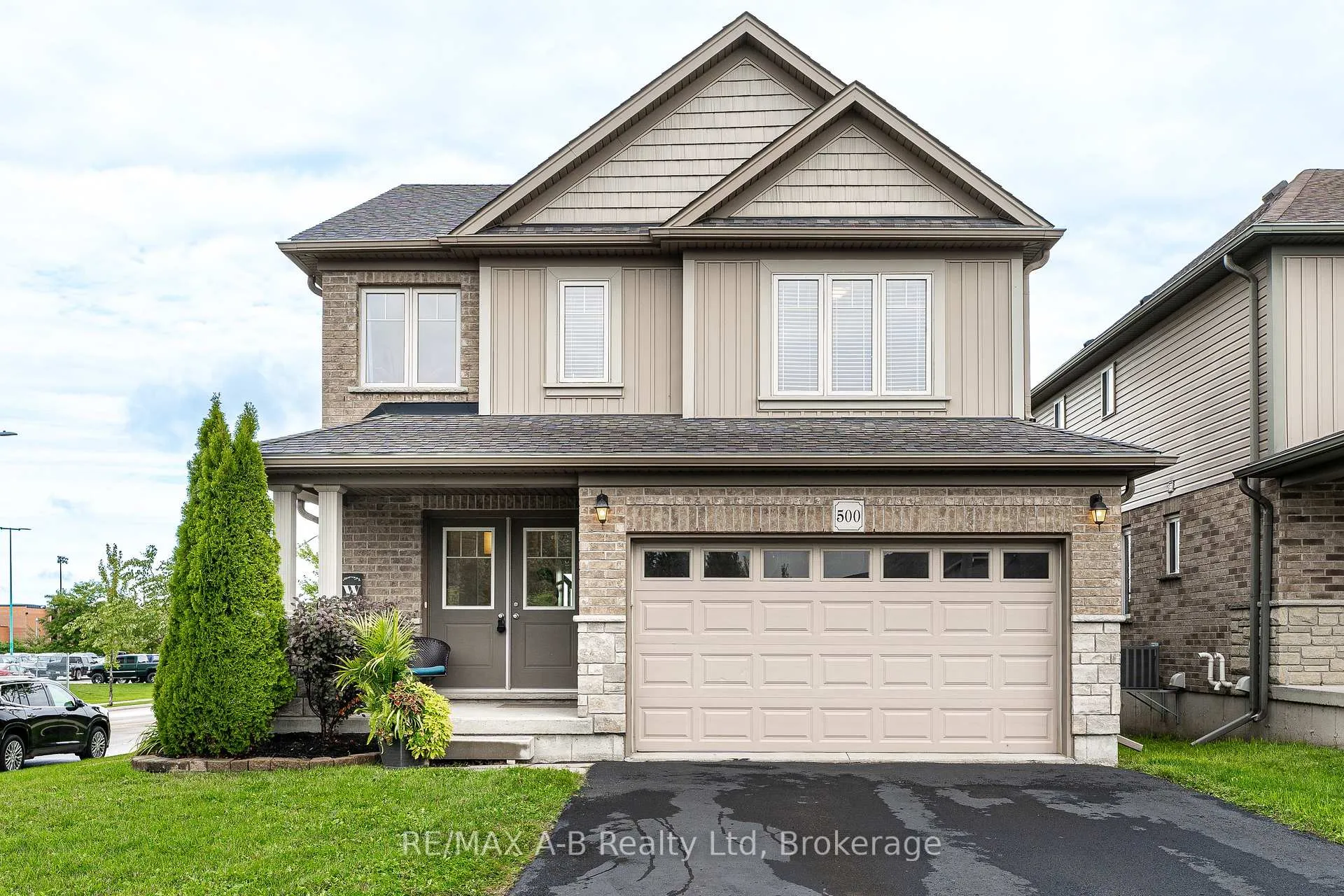 Photo 2 of 500 Forman Avenue, Stratford — HOMEH