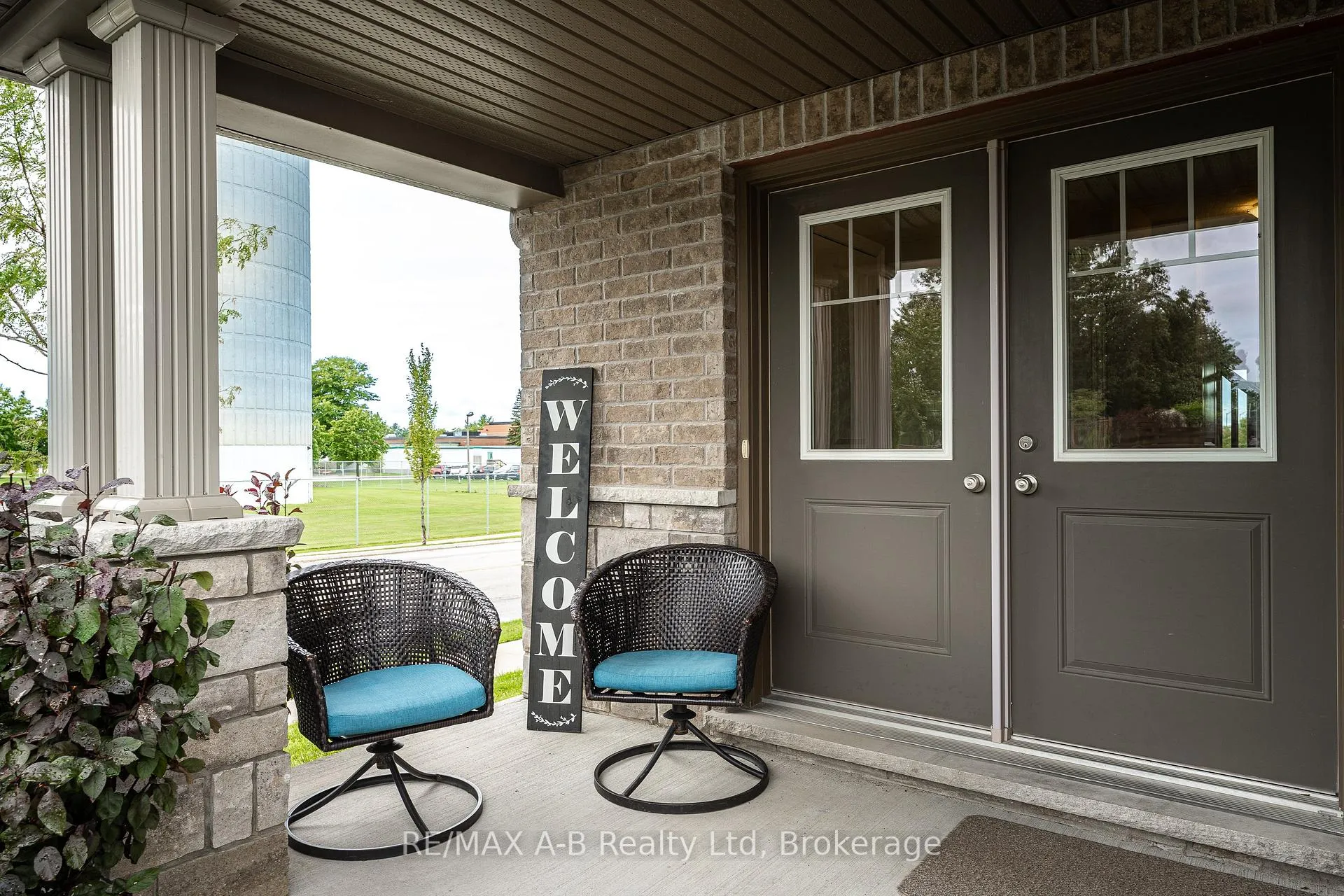 Photo 5 of 500 Forman Avenue, Stratford — HOMEH