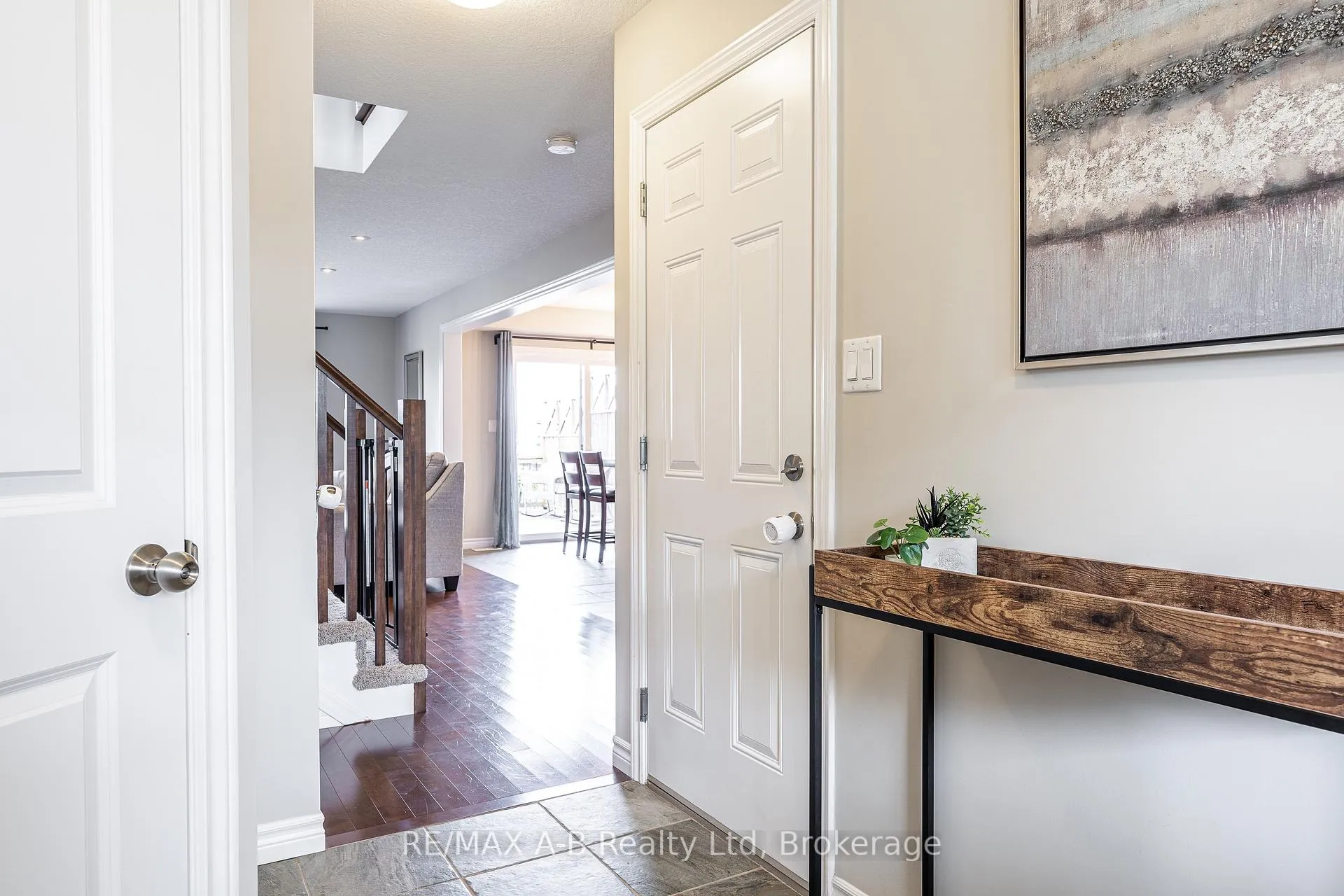 Photo 7 of 500 Forman Avenue, Stratford — HOMEH