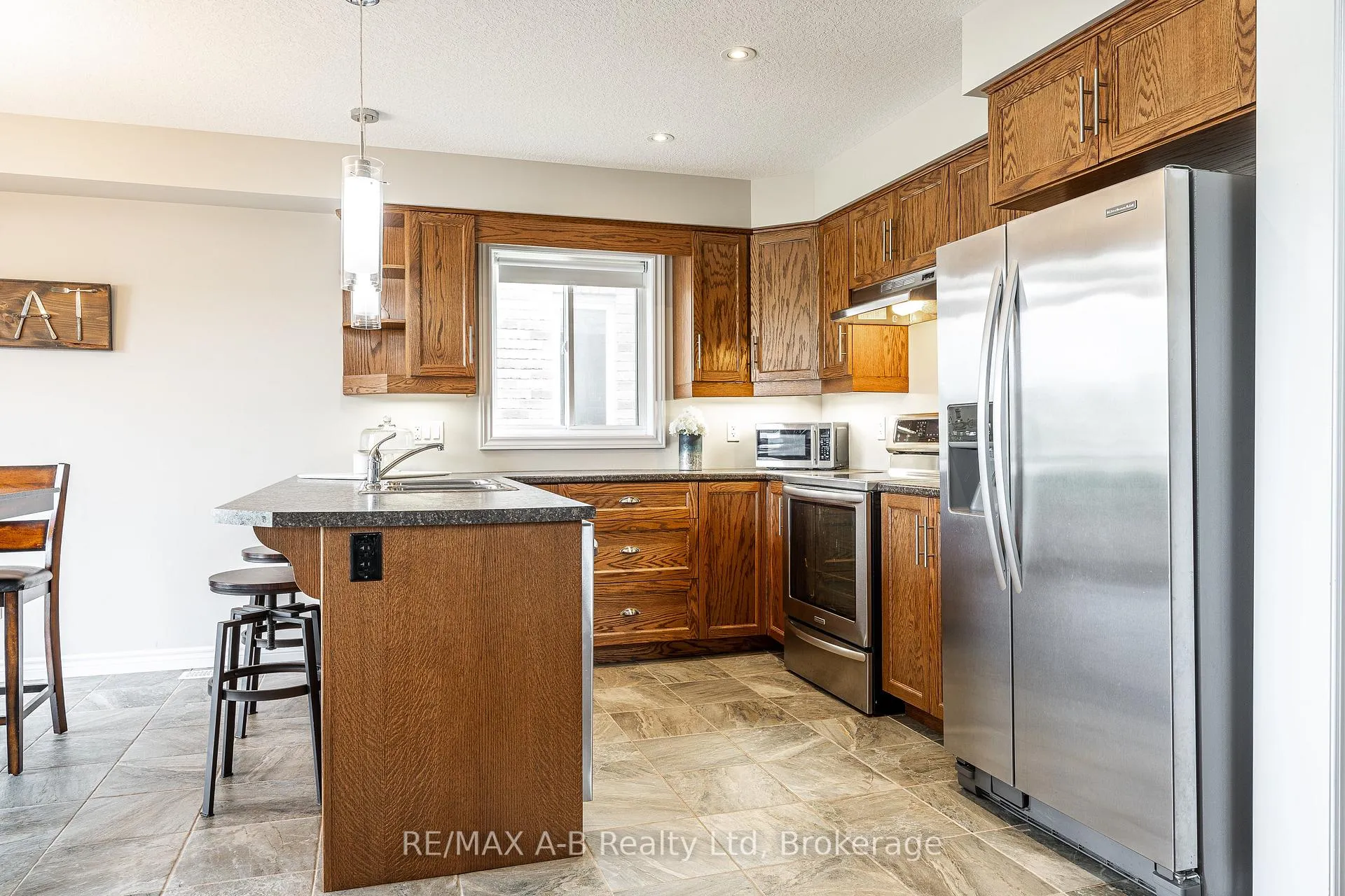 Photo 10 of 500 Forman Avenue, Stratford — HOMEH
