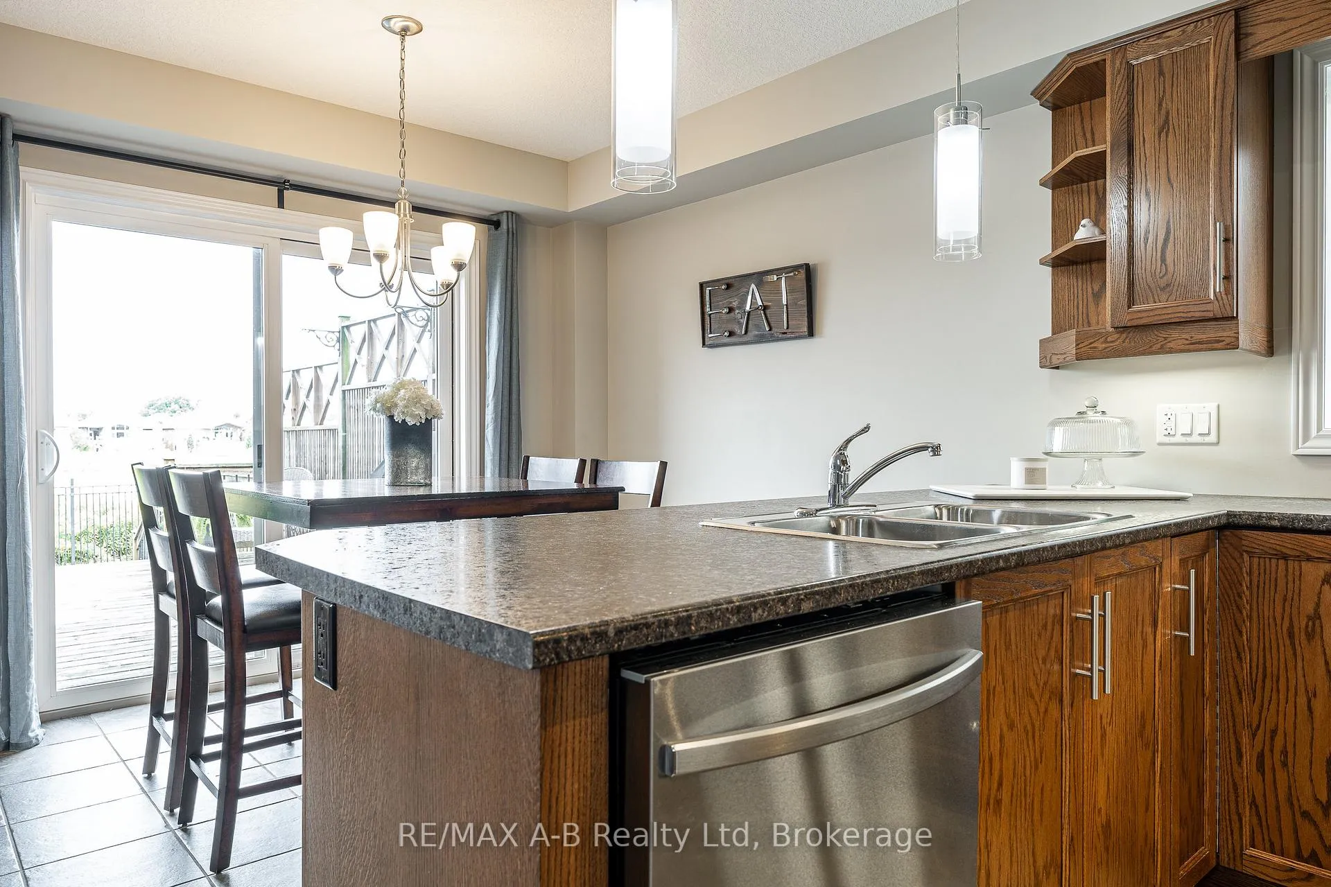 Photo 12 of 500 Forman Avenue, Stratford — HOMEH