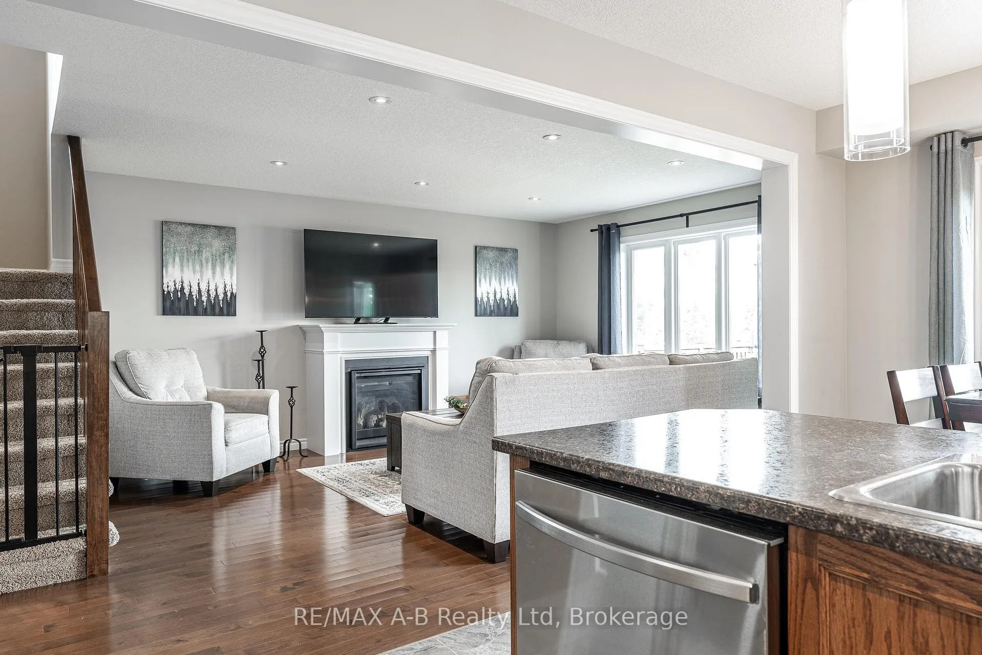 Photo 13 of 500 Forman Avenue, Stratford — HOMEH