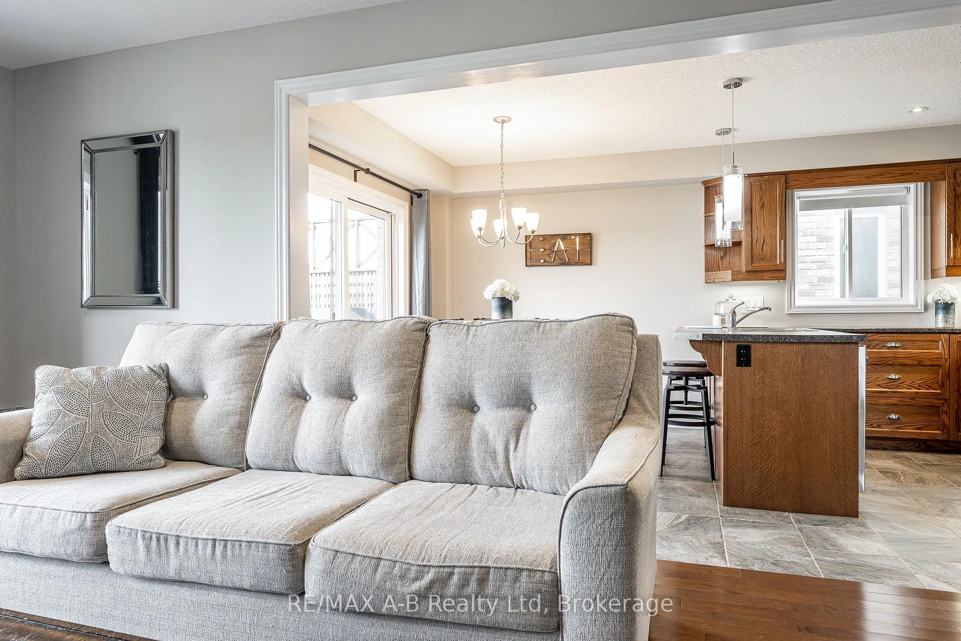 Photo 16 of 500 Forman Avenue, Stratford — HOMEH