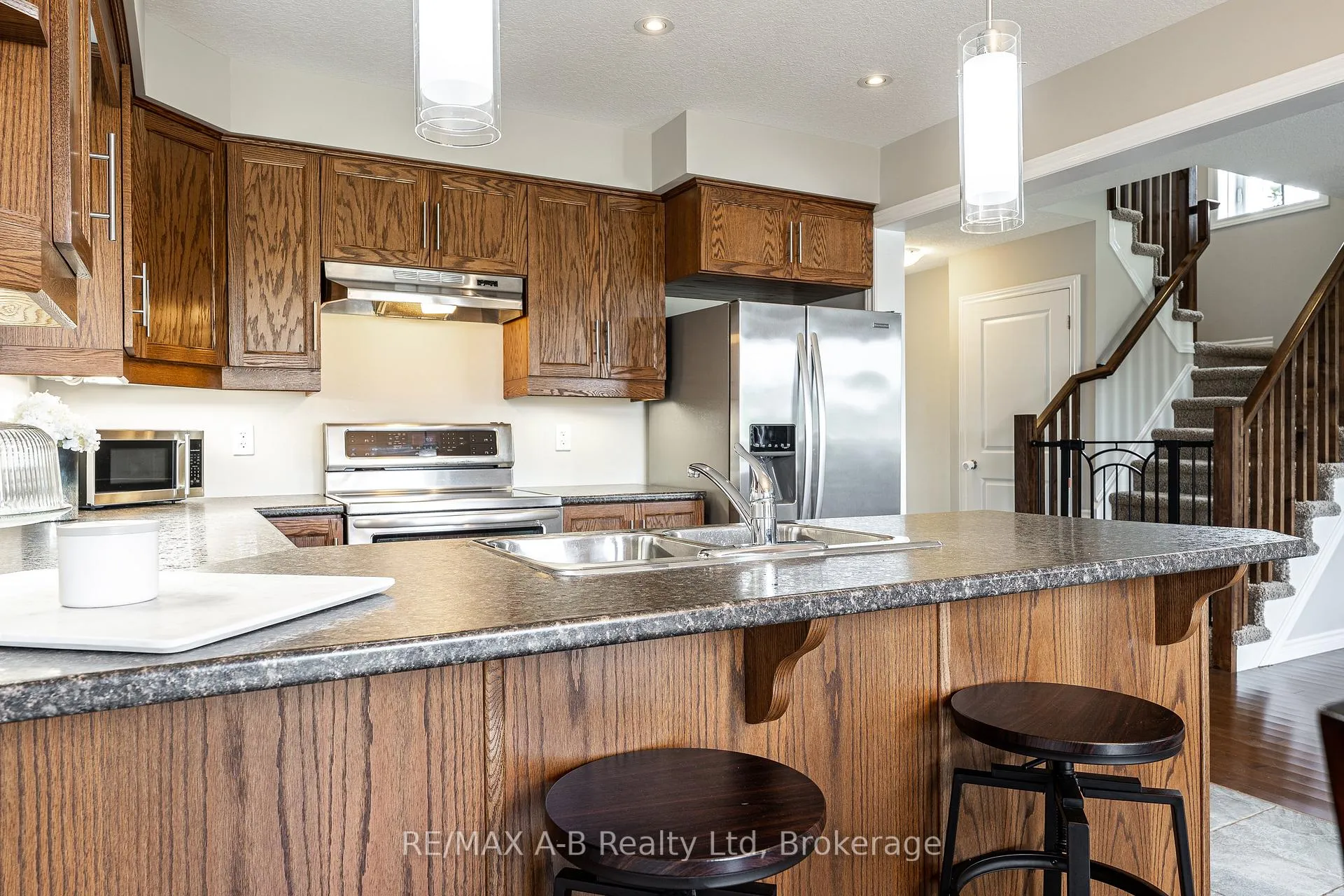 Photo 21 of 500 Forman Avenue, Stratford — HOMEH
