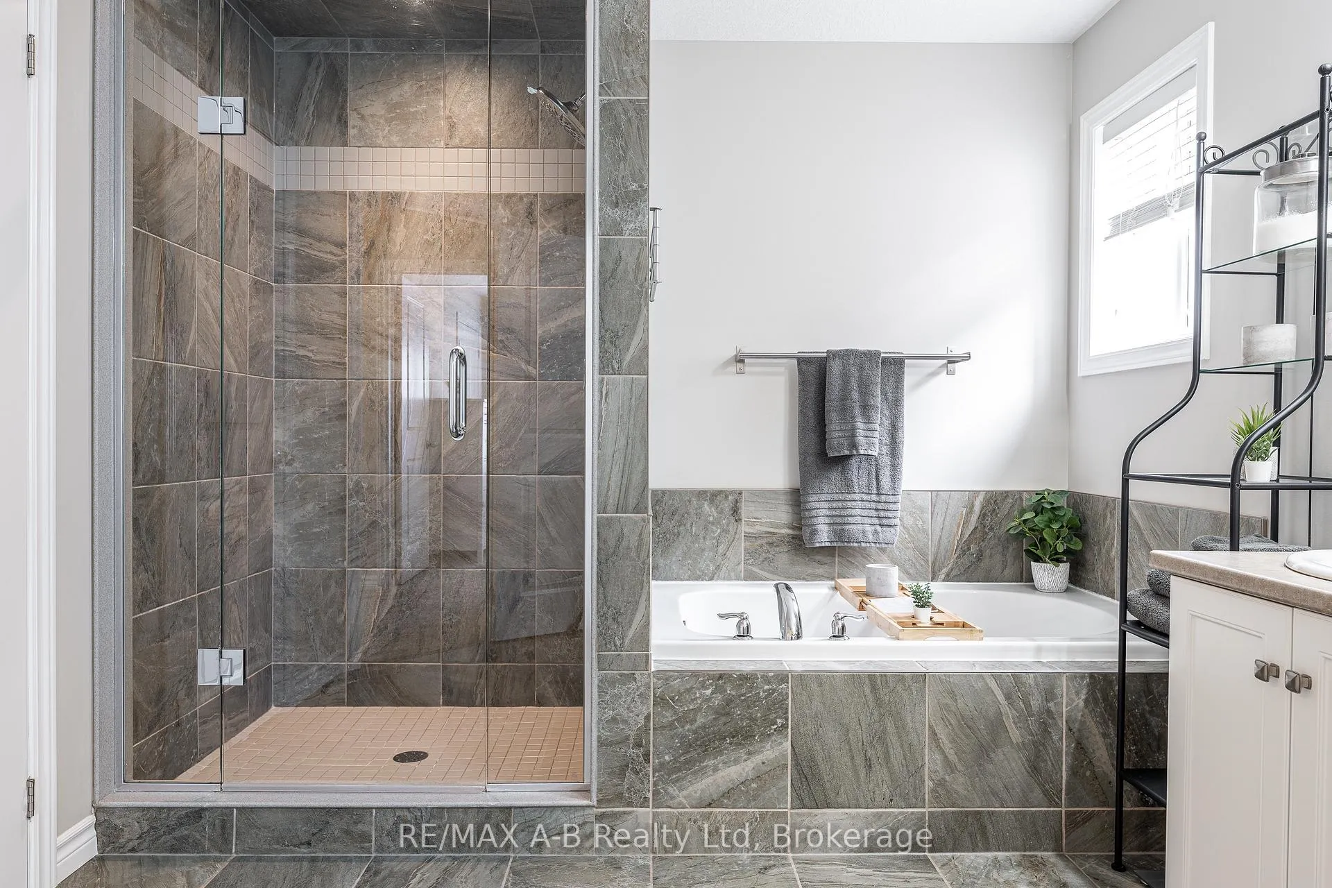 Photo 29 of 500 Forman Avenue, Stratford — HOMEH