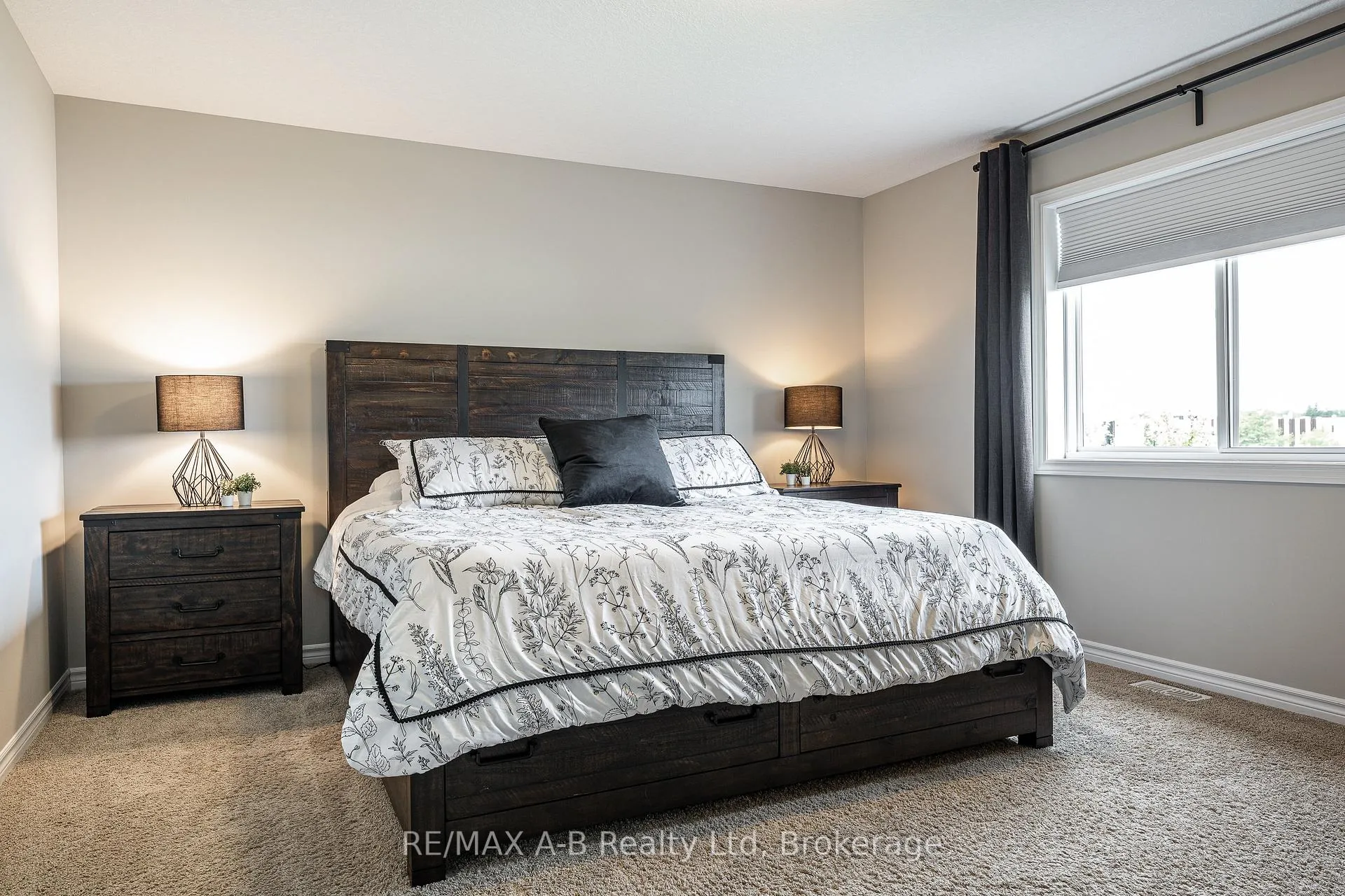 Photo 32 of 500 Forman Avenue, Stratford — HOMEH