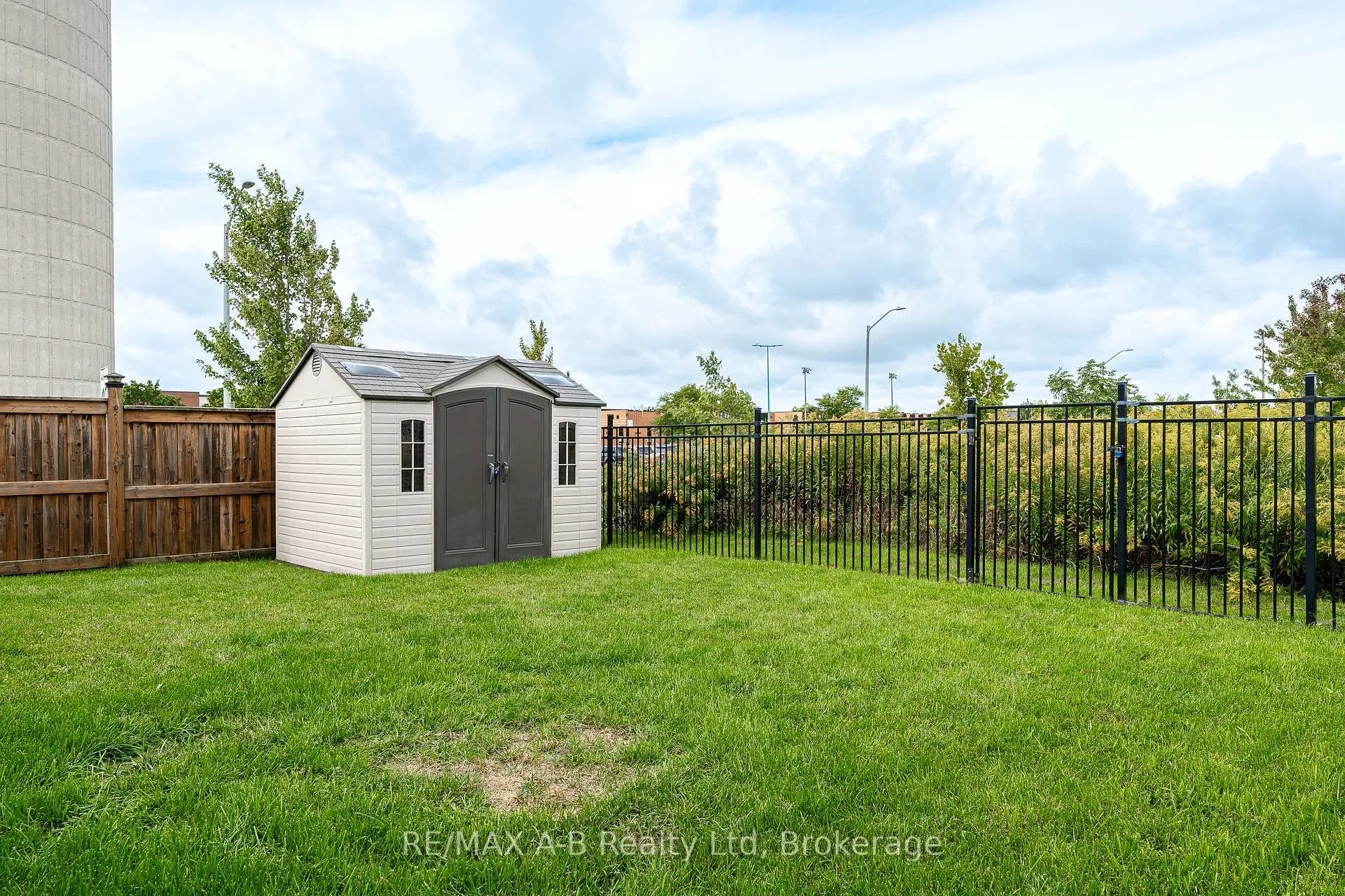 Photo 42 of 500 Forman Avenue, Stratford — HOMEH