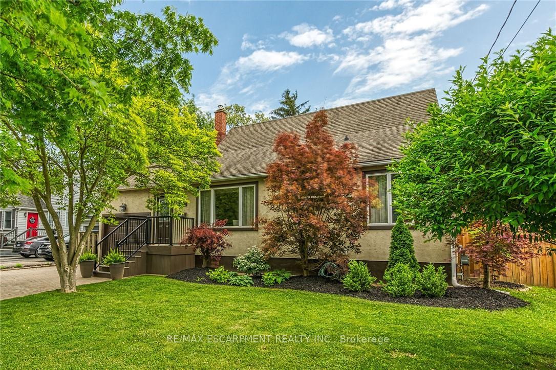 Front of 148 Lakeshore Road