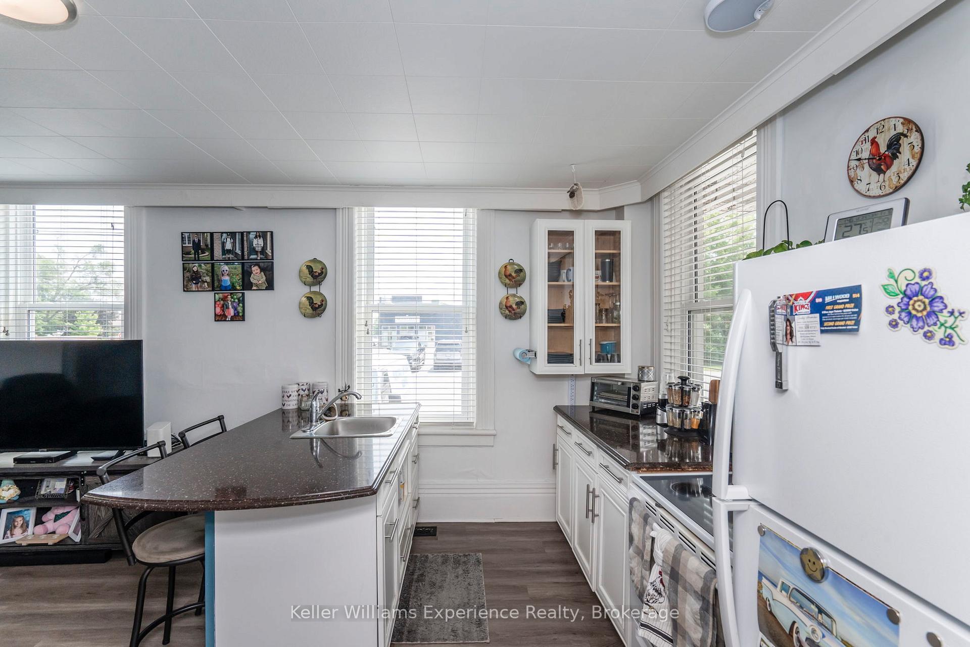 Photo 6 of 20 Yonge Street S, Springwater, Elmvale — HOMEH