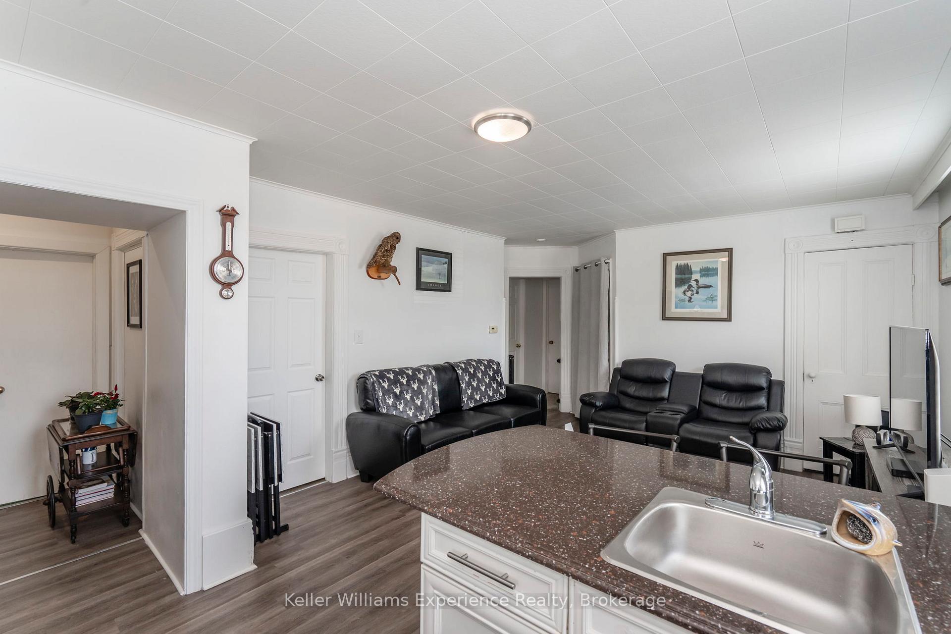 Photo 7 of 20 Yonge Street S, Springwater, Elmvale — HOMEH