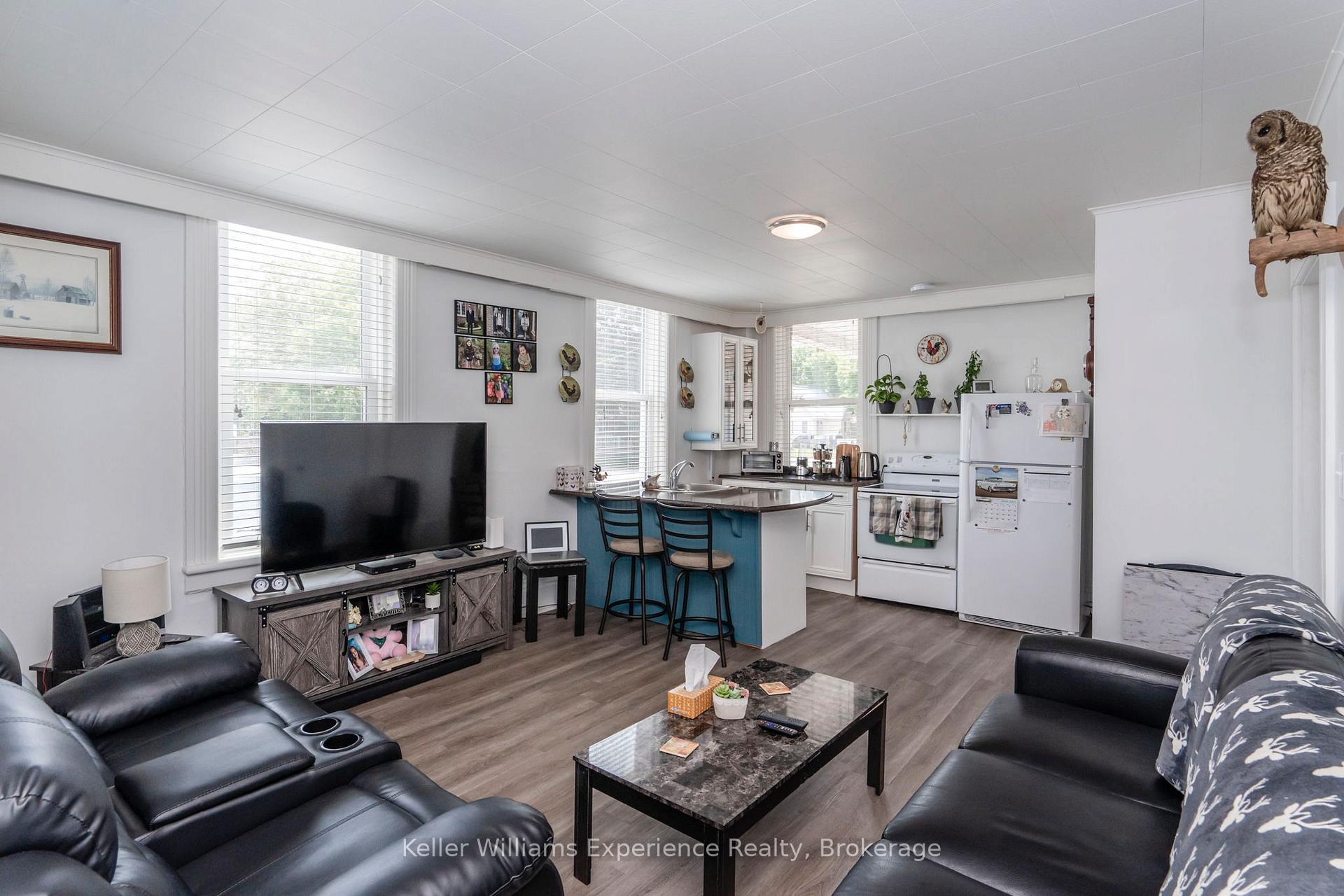 Photo 8 of 20 Yonge Street S, Springwater, Elmvale — HOMEH