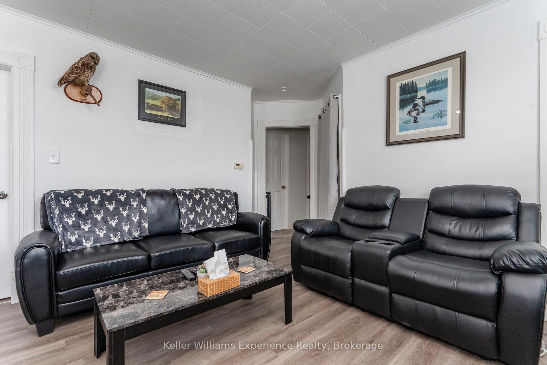 Photo 10 of 20 Yonge Street S, Springwater, Elmvale — HOMEH