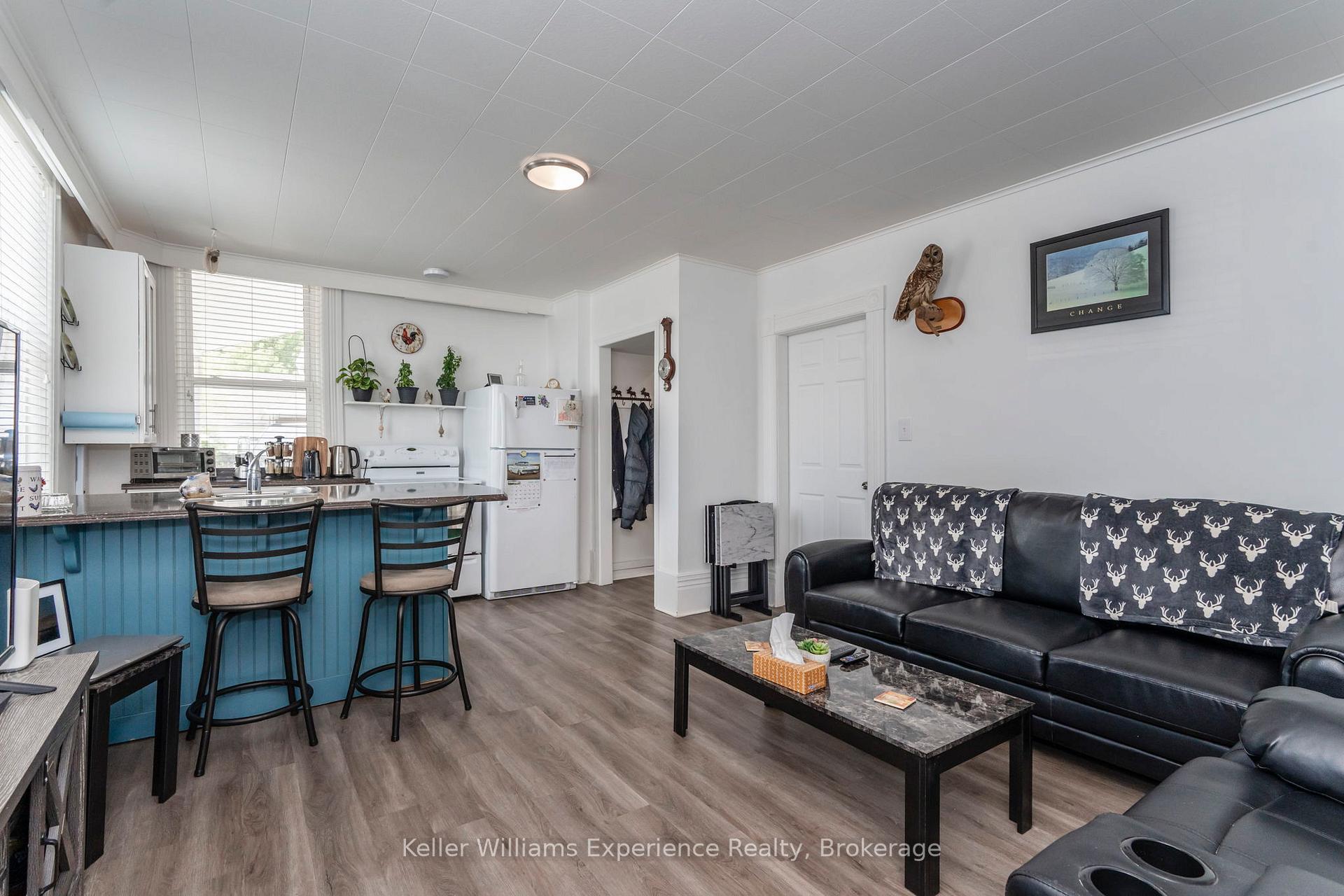 Photo 11 of 20 Yonge Street S, Springwater, Elmvale — HOMEH