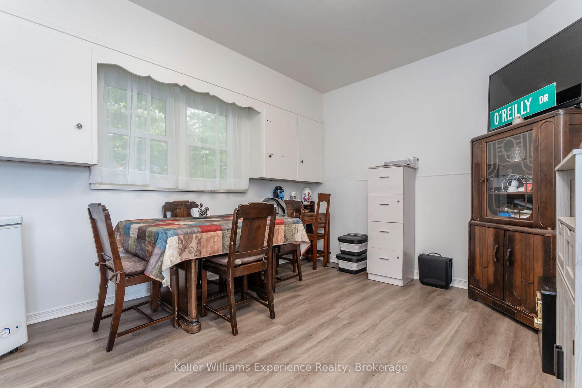 Photo 12 of 20 Yonge Street S, Springwater, Elmvale — HOMEH