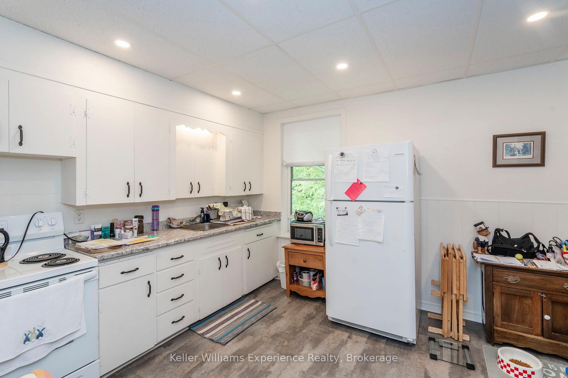 Photo 19 of 20 Yonge Street S, Springwater, Elmvale — HOMEH
