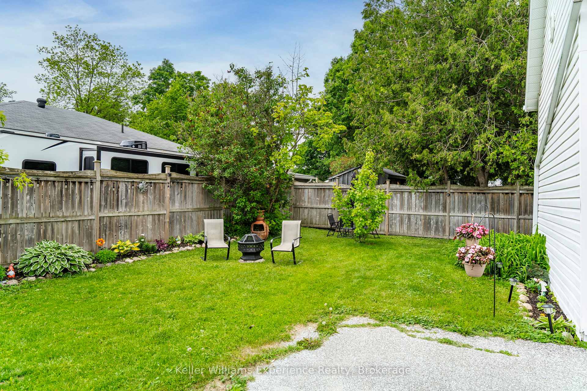 Photo 26 of 20 Yonge Street S, Springwater, Elmvale — HOMEH