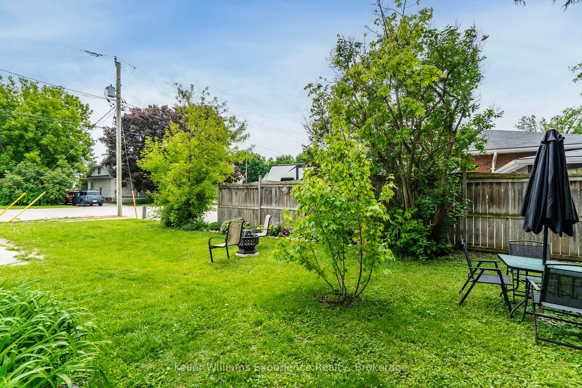 Photo 27 of 20 Yonge Street S, Springwater, Elmvale — HOMEH