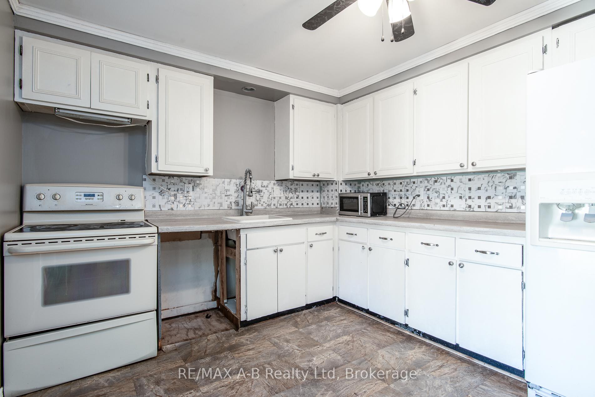 Photo 19 of 568 Devon Street, Stratford — HOMEH