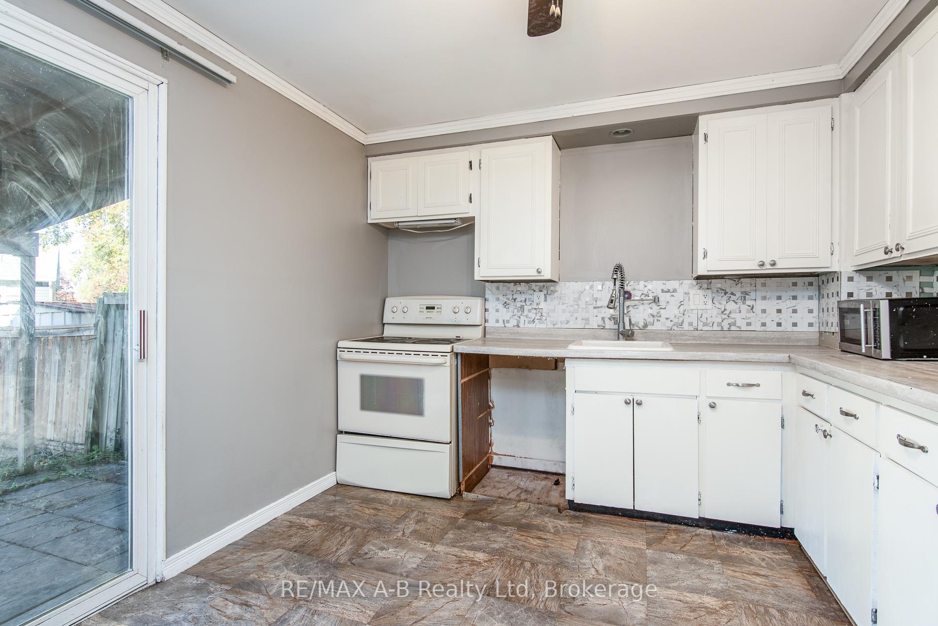 Photo 20 of 568 Devon Street, Stratford — HOMEH