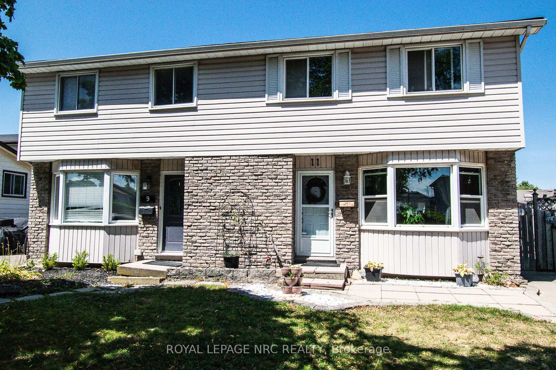 Photo 2 of 11 Exeter Drive, St. Catharines, Oakdale — HOMEH