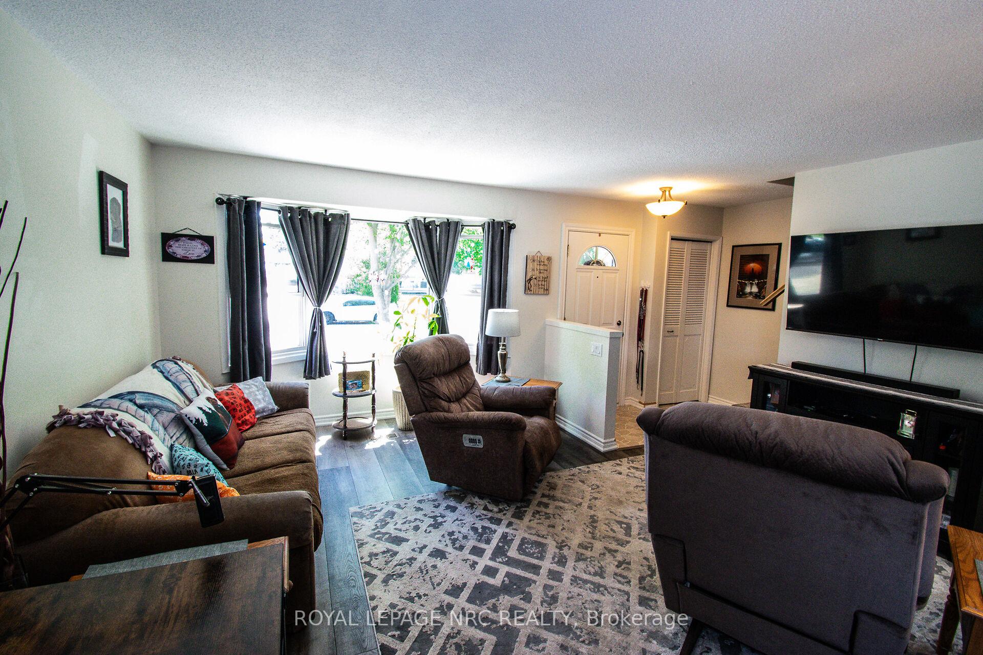 Photo 6 of 11 Exeter Drive, St. Catharines, Oakdale — HOMEH