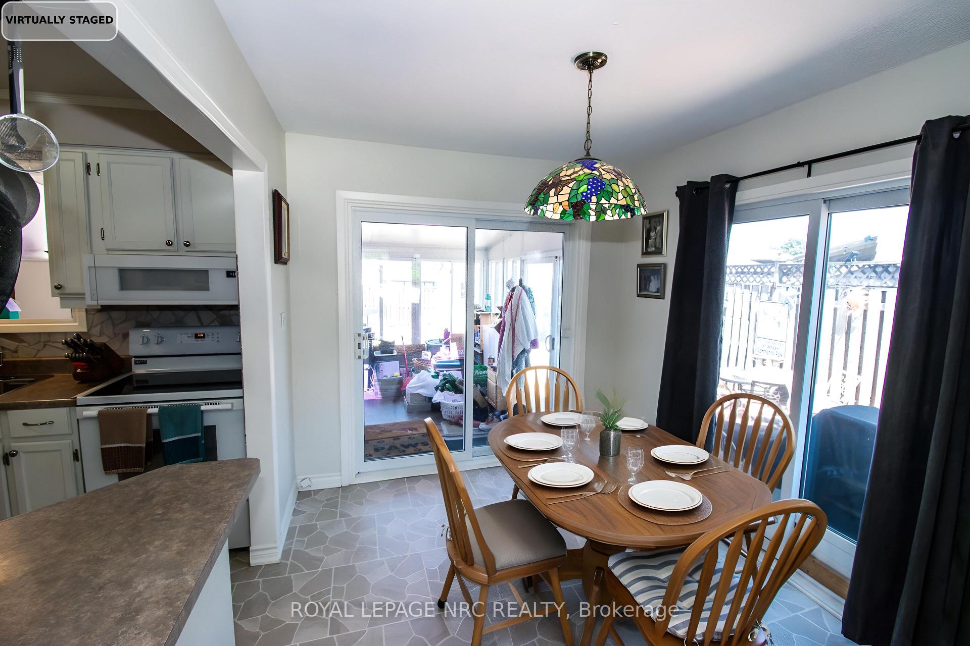 Photo 9 of 11 Exeter Drive, St. Catharines, Oakdale — HOMEH