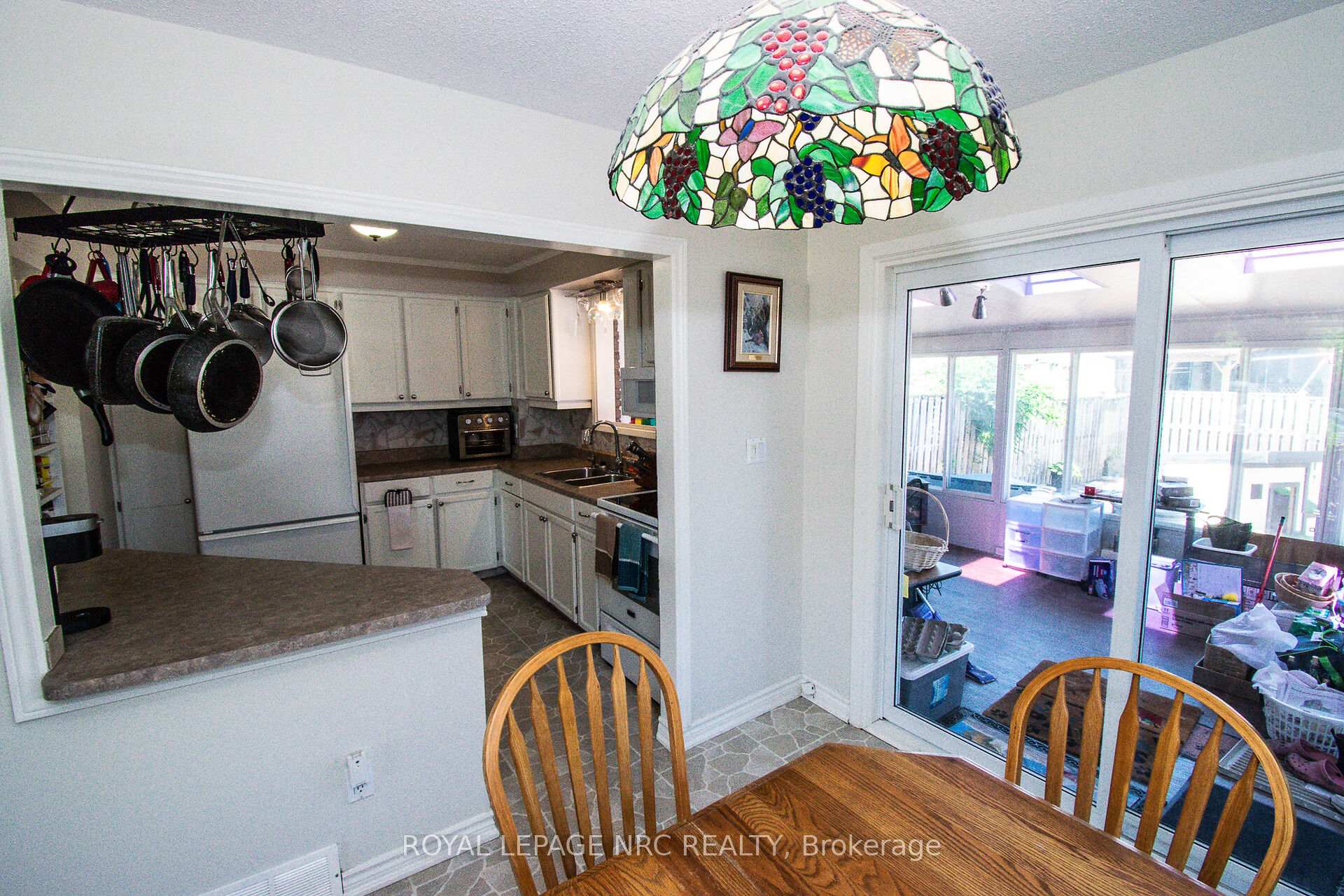 Photo 10 of 11 Exeter Drive, St. Catharines, Oakdale — HOMEH