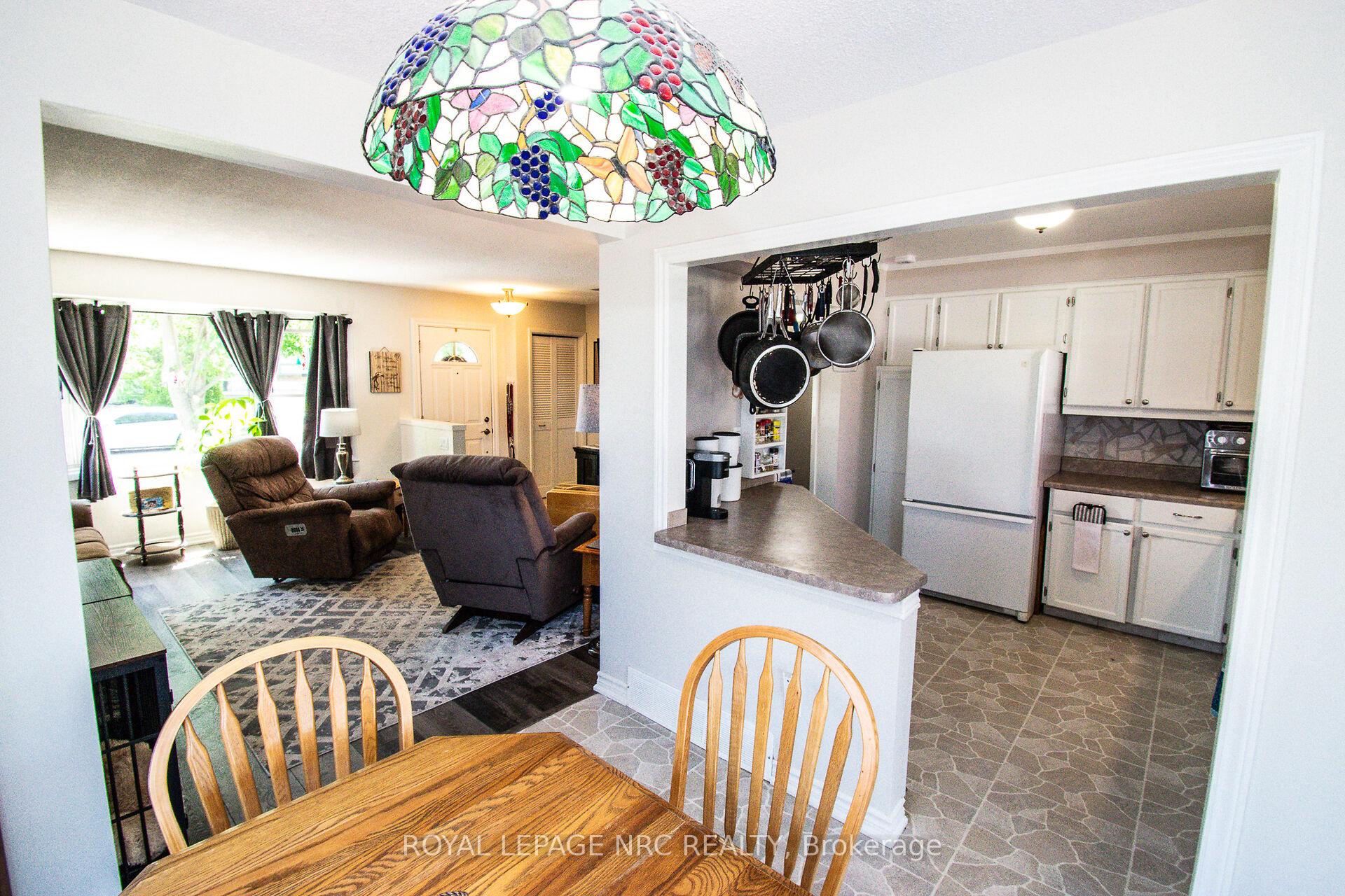 Photo 11 of 11 Exeter Drive, St. Catharines, Oakdale — HOMEH