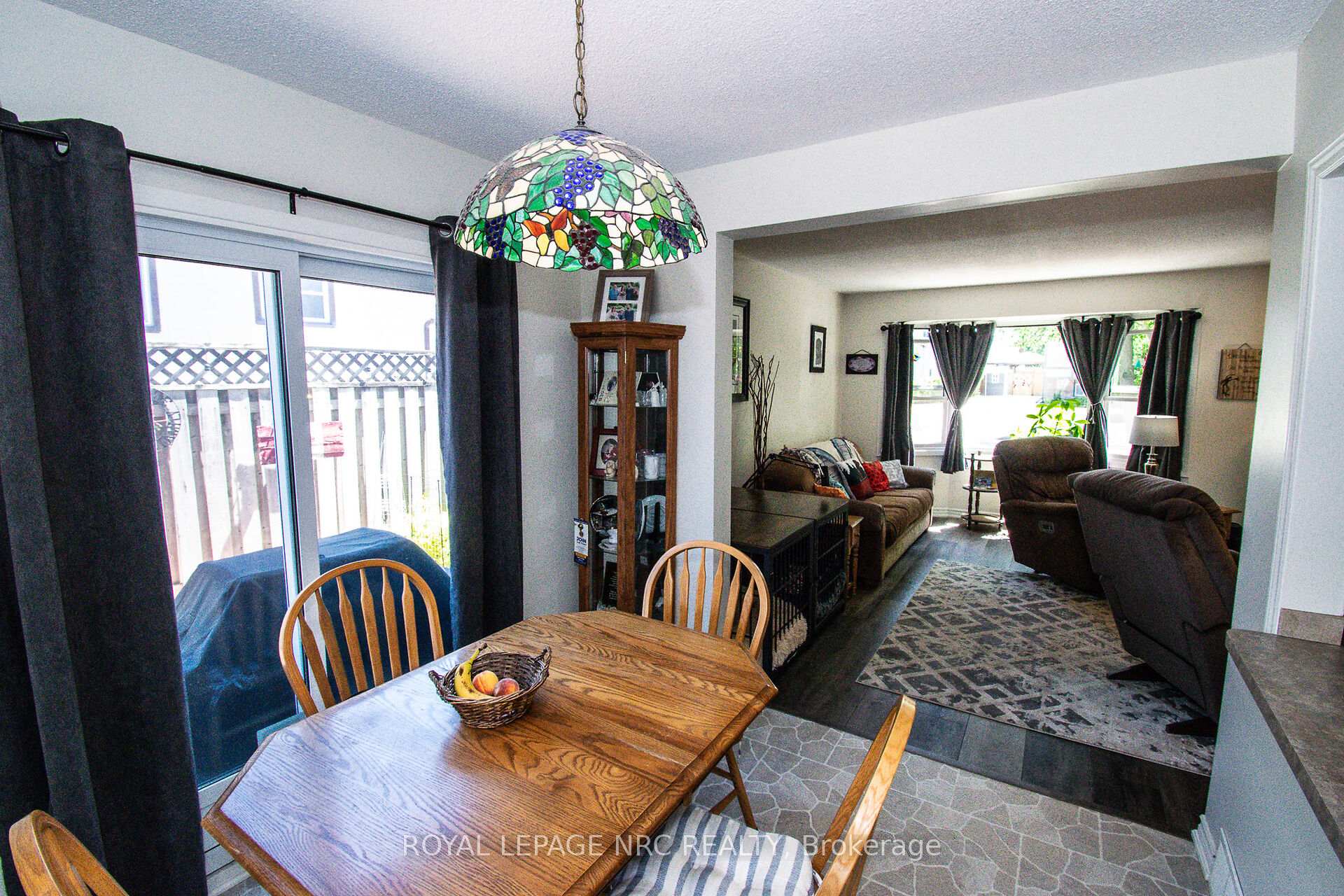 Photo 12 of 11 Exeter Drive, St. Catharines, Oakdale — HOMEH