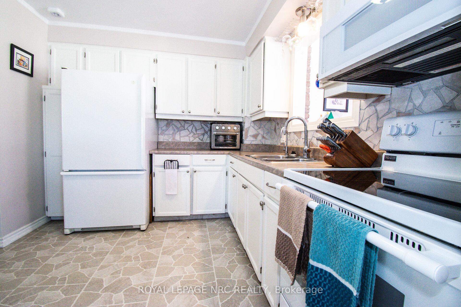 Photo 14 of 11 Exeter Drive, St. Catharines, Oakdale — HOMEH