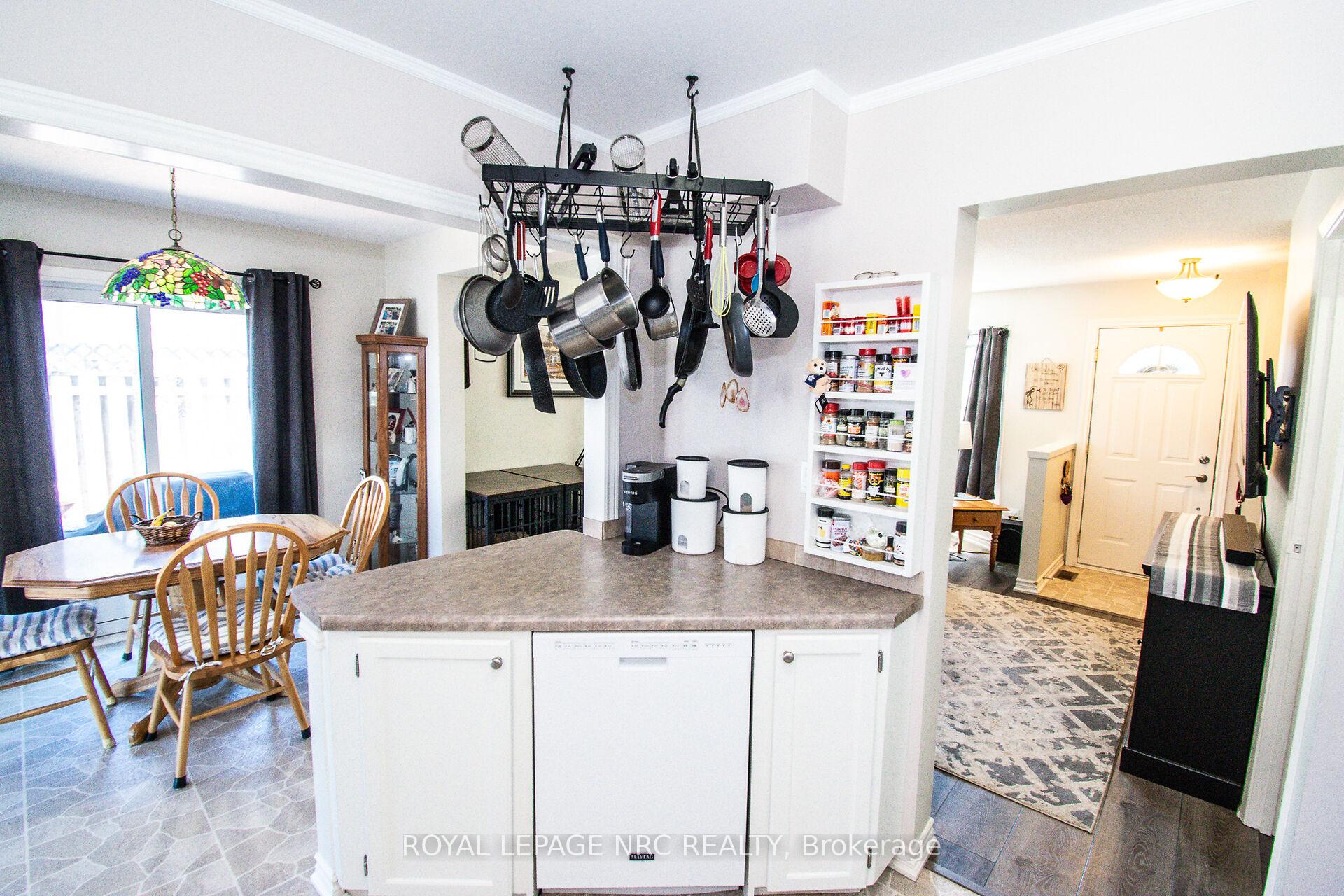 Photo 16 of 11 Exeter Drive, St. Catharines, Oakdale — HOMEH