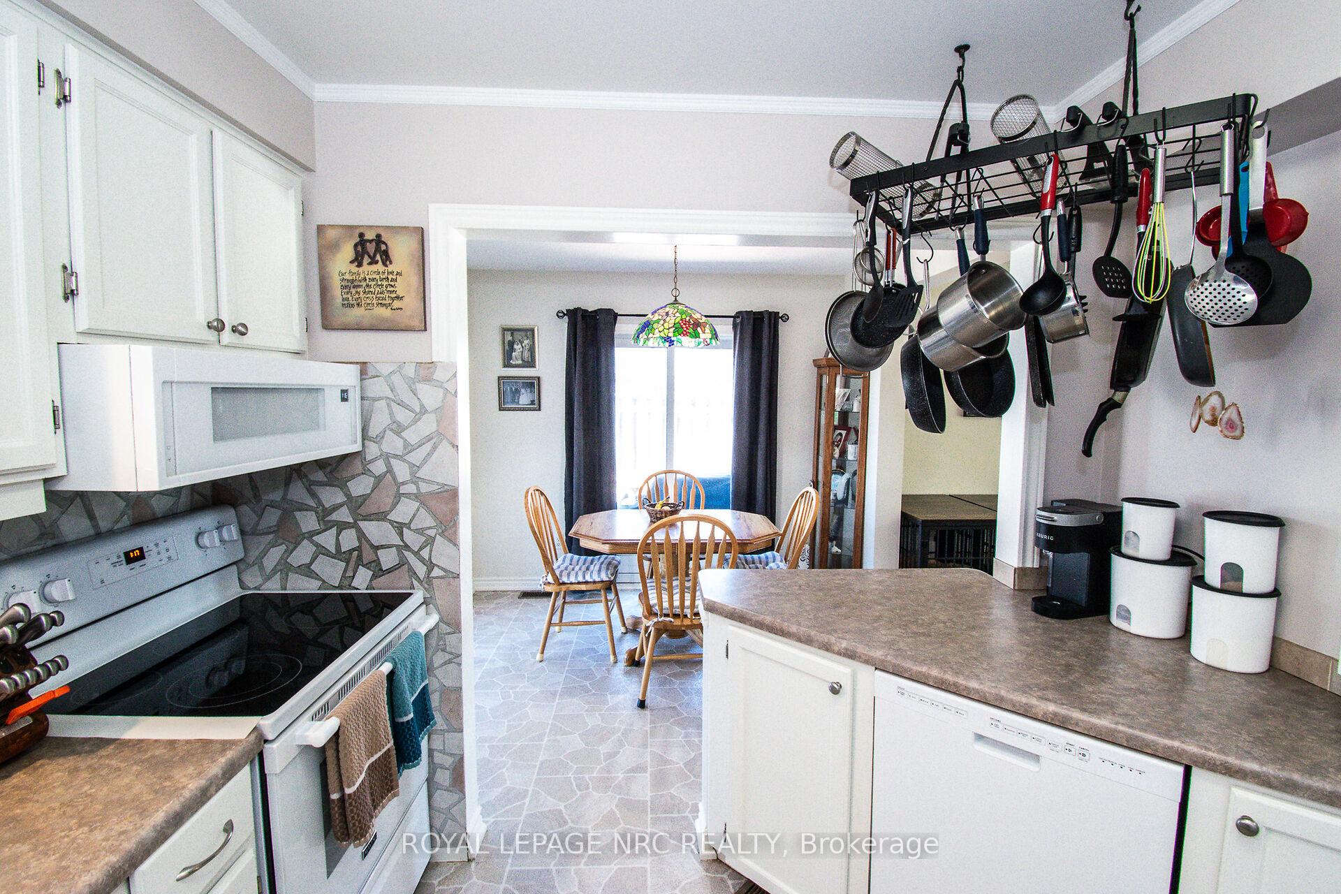 Photo 17 of 11 Exeter Drive, St. Catharines, Oakdale — HOMEH